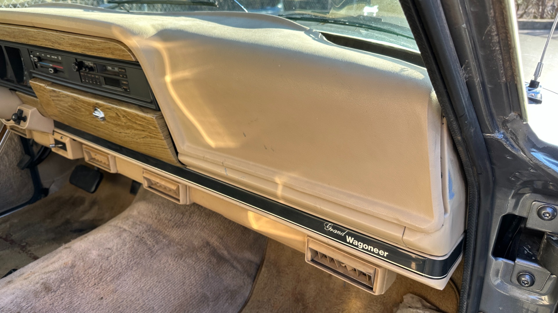 Used 1990 Jeep 5.9L V8 ENGINE / LEATHER AND CLOTH / WOOD SIDING / 4WD for sale $15,995 at Formula Imports in Charlotte NC 28227 15