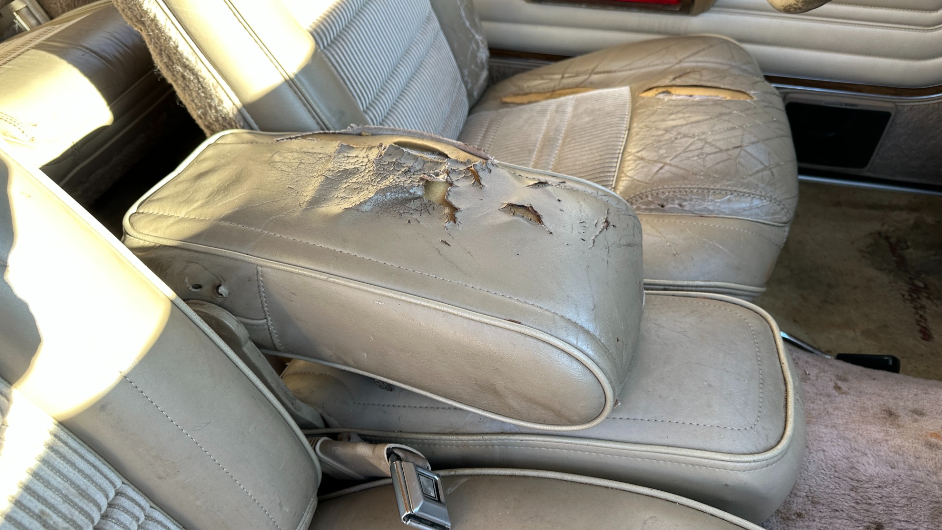Used 1990 Jeep 5.9L V8 ENGINE / LEATHER AND CLOTH / WOOD SIDING / 4WD for sale $15,995 at Formula Imports in Charlotte NC 28227 21