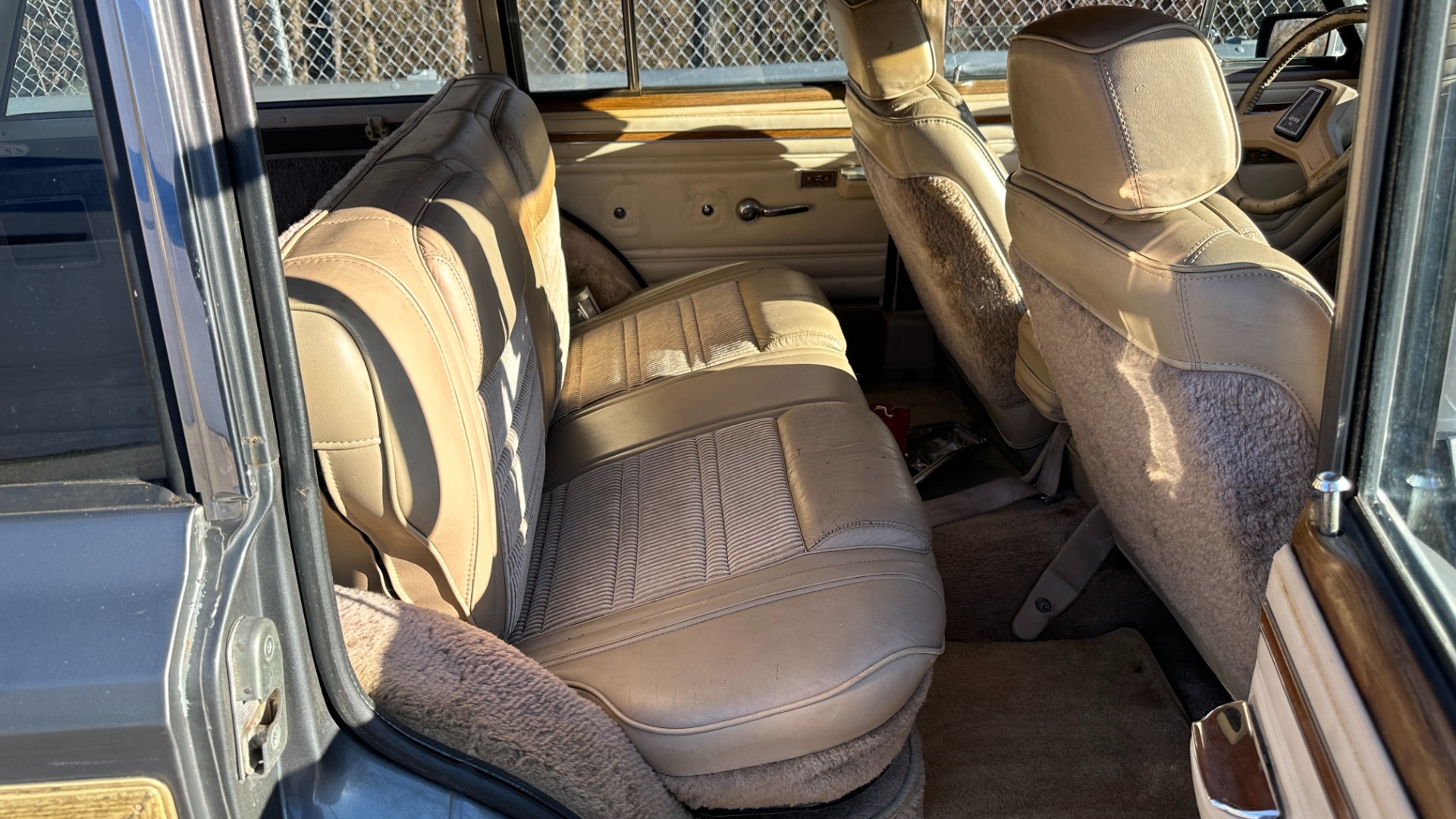 Used 1990 Jeep 5.9L V8 ENGINE / LEATHER AND CLOTH / WOOD SIDING / 4WD for sale $15,995 at Formula Imports in Charlotte NC 28227 24