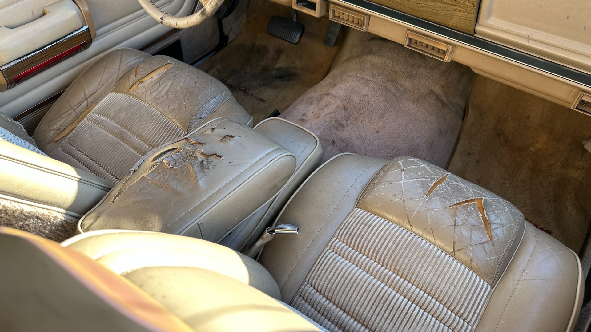 Used 1990 Jeep 5.9L V8 ENGINE / LEATHER AND CLOTH / WOOD SIDING / 4WD for sale $15,995 at Formula Imports in Charlotte NC 28227 29
