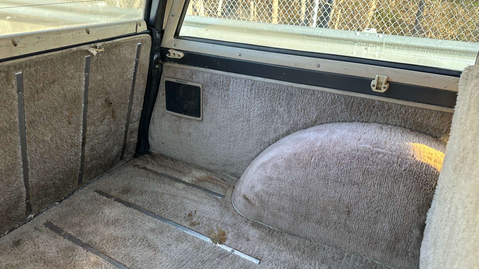 Used 1990 Jeep 5.9L V8 ENGINE / LEATHER AND CLOTH / WOOD SIDING / 4WD for sale $15,995 at Formula Imports in Charlotte NC 28227 30