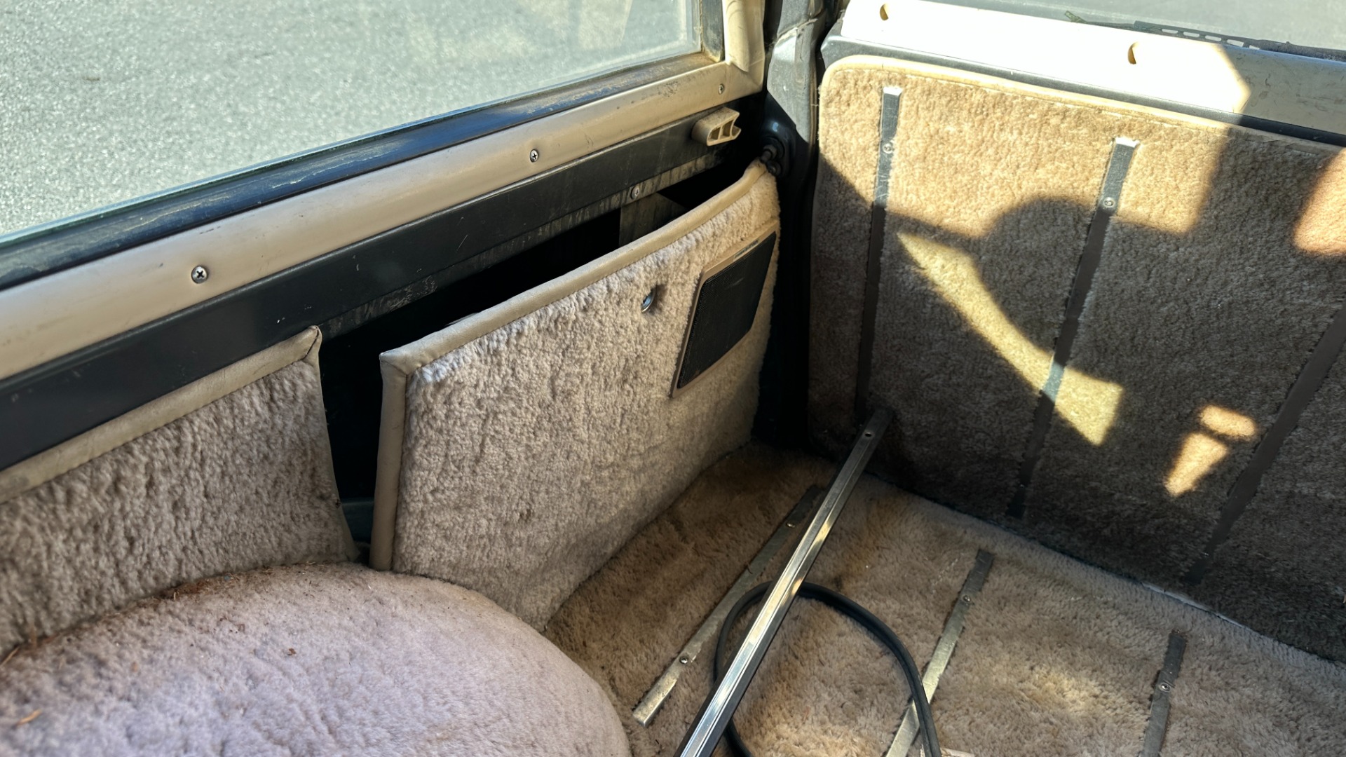 Used 1990 Jeep 5.9L V8 ENGINE / LEATHER AND CLOTH / WOOD SIDING / 4WD for sale $15,995 at Formula Imports in Charlotte NC 28227 31