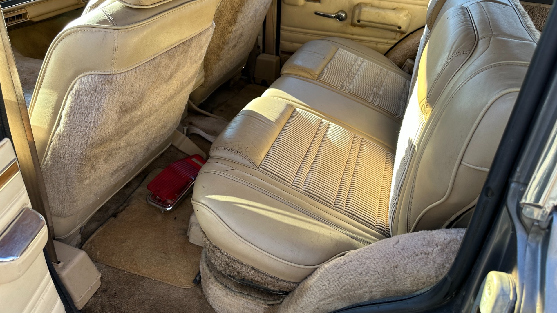 Used 1990 Jeep 5.9L V8 ENGINE / LEATHER AND CLOTH / WOOD SIDING / 4WD for sale $15,995 at Formula Imports in Charlotte NC 28227 34