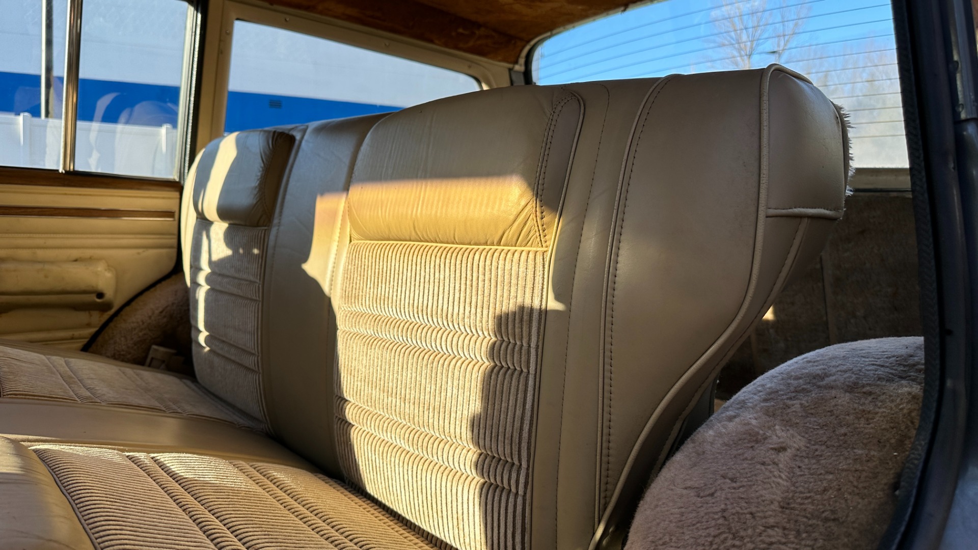 Used 1990 Jeep 5.9L V8 ENGINE / LEATHER AND CLOTH / WOOD SIDING / 4WD for sale $15,995 at Formula Imports in Charlotte NC 28227 35