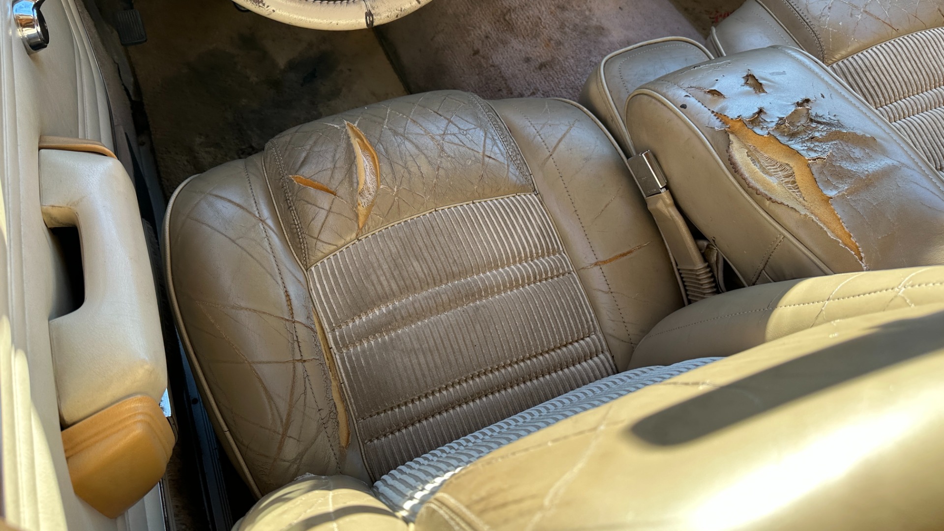 Used 1990 Jeep 5.9L V8 ENGINE / LEATHER AND CLOTH / WOOD SIDING / 4WD for sale $15,995 at Formula Imports in Charlotte NC 28227 37