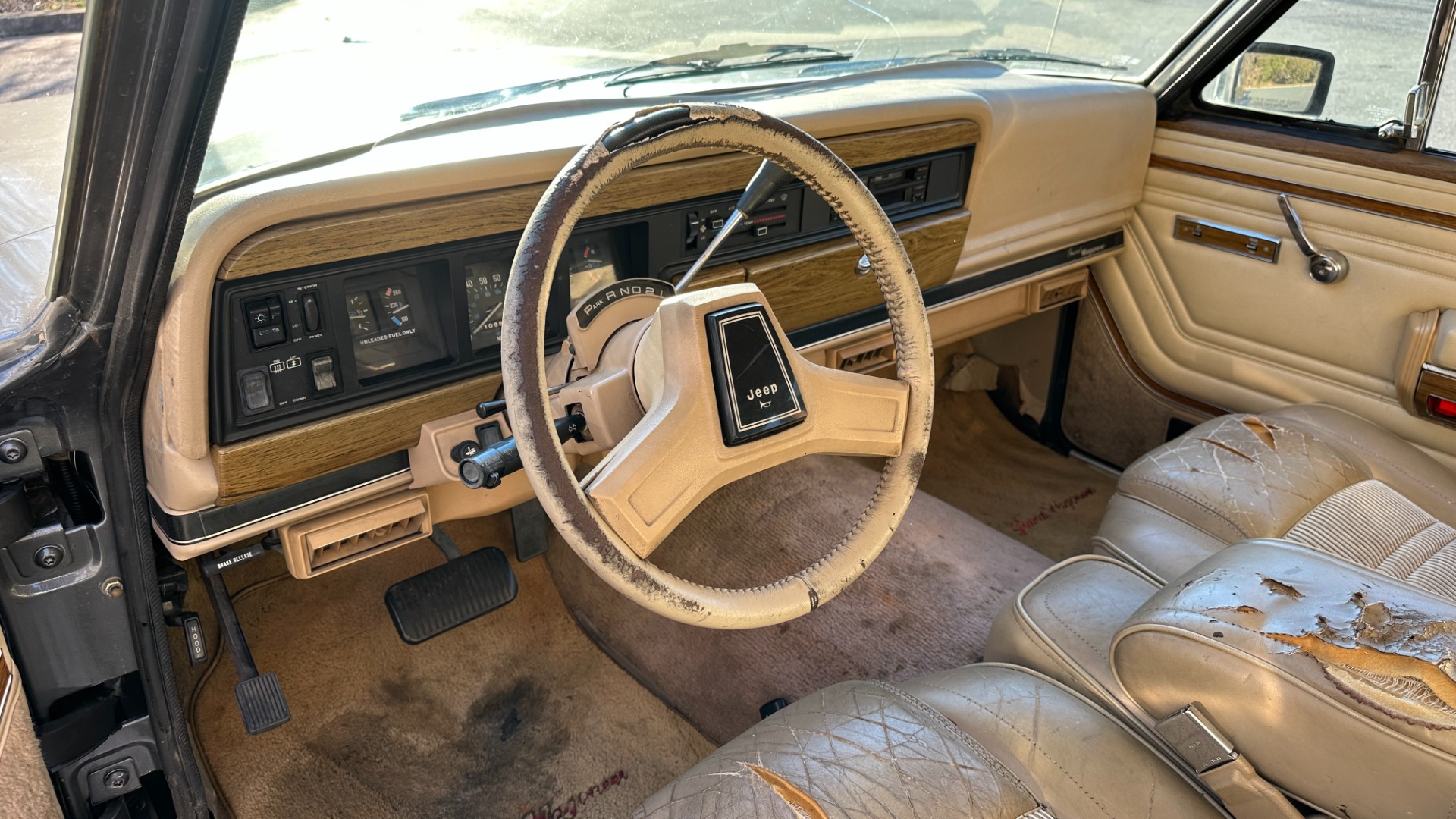 Used 1990 Jeep 5.9L V8 ENGINE / LEATHER AND CLOTH / WOOD SIDING / 4WD for sale $15,995 at Formula Imports in Charlotte NC 28227 40