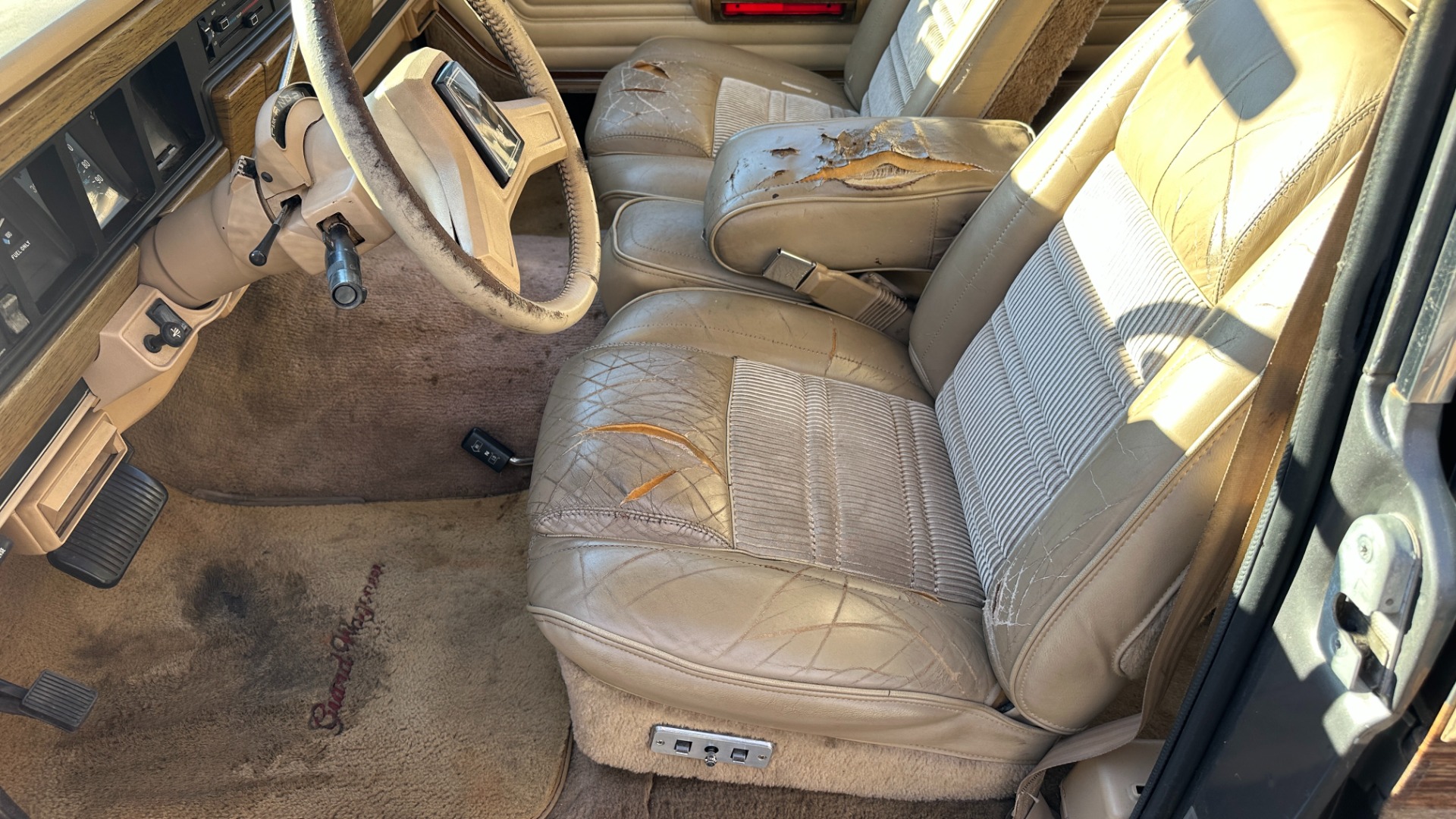 Used 1990 Jeep 5.9L V8 ENGINE / LEATHER AND CLOTH / WOOD SIDING / 4WD for sale $15,995 at Formula Imports in Charlotte NC 28227 41