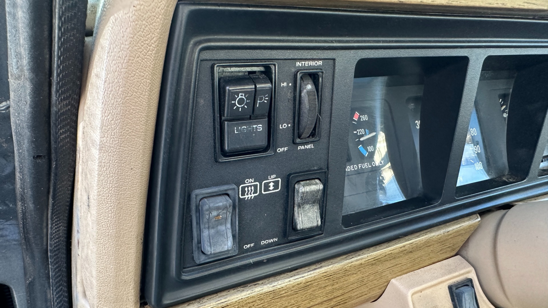 Used 1990 Jeep 5.9L V8 ENGINE / LEATHER AND CLOTH / WOOD SIDING / 4WD for sale $15,995 at Formula Imports in Charlotte NC 28227 44