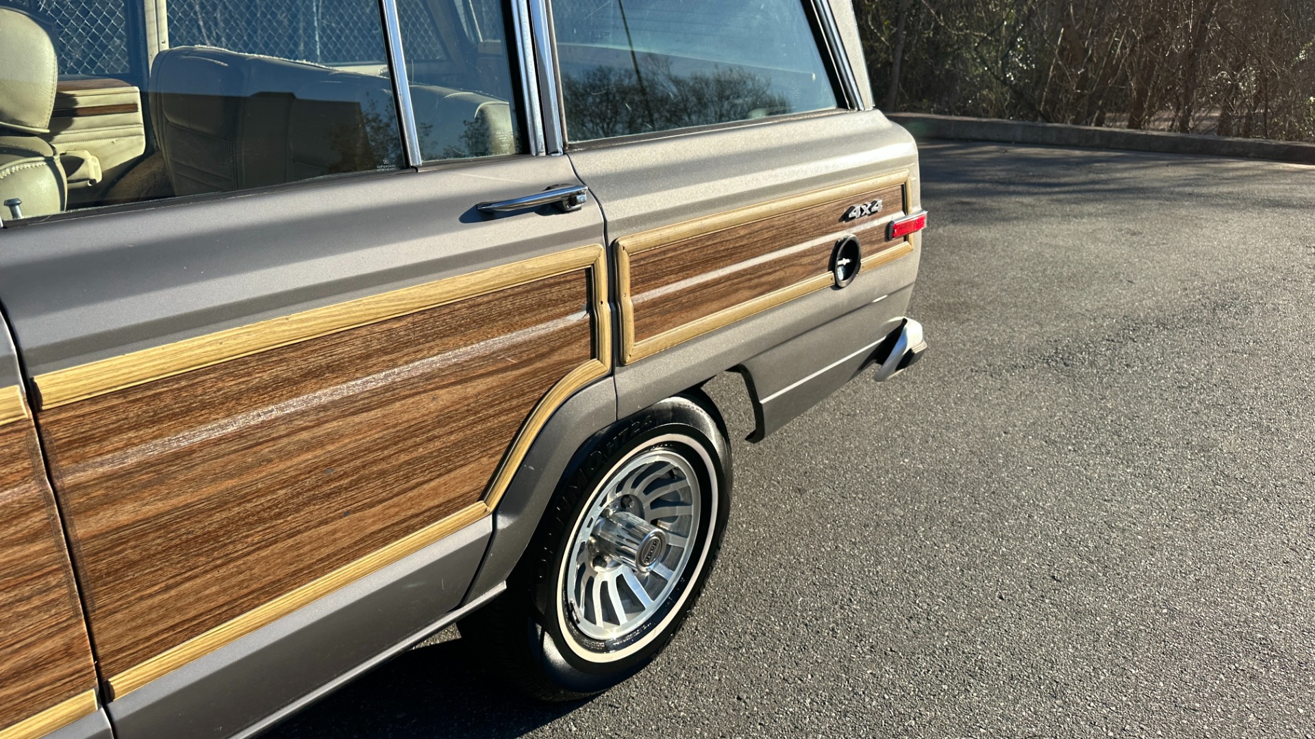 Used 1990 Jeep 5.9L V8 ENGINE / LEATHER AND CLOTH / WOOD SIDING / 4WD for sale $15,995 at Formula Imports in Charlotte NC 28227 52