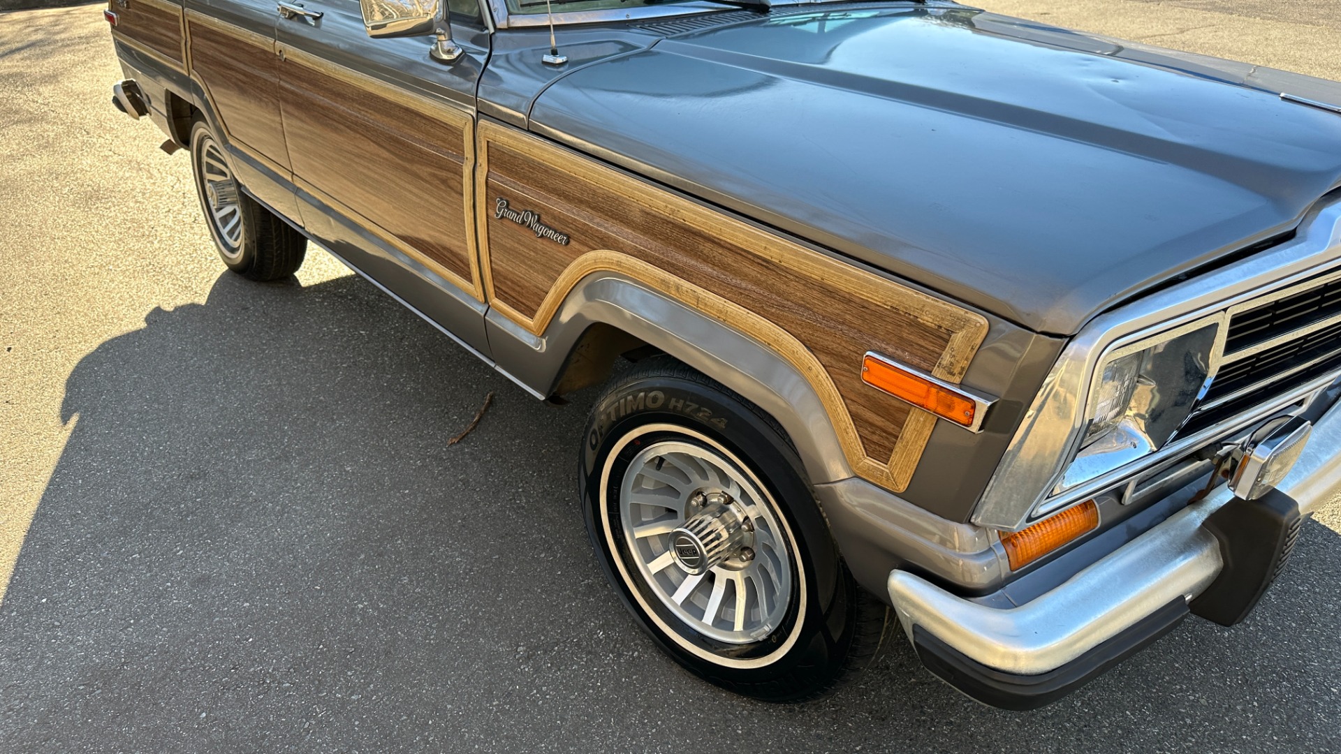 Used 1990 Jeep 5.9L V8 ENGINE / LEATHER AND CLOTH / WOOD SIDING / 4WD for sale $15,995 at Formula Imports in Charlotte NC 28227 54