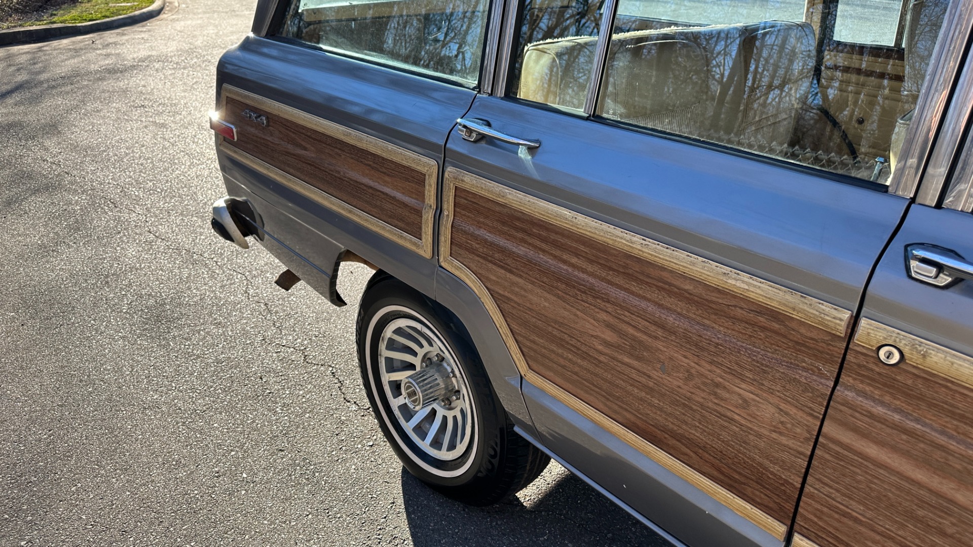 Used 1990 Jeep 5.9L V8 ENGINE / LEATHER AND CLOTH / WOOD SIDING / 4WD for sale $15,995 at Formula Imports in Charlotte NC 28227 56