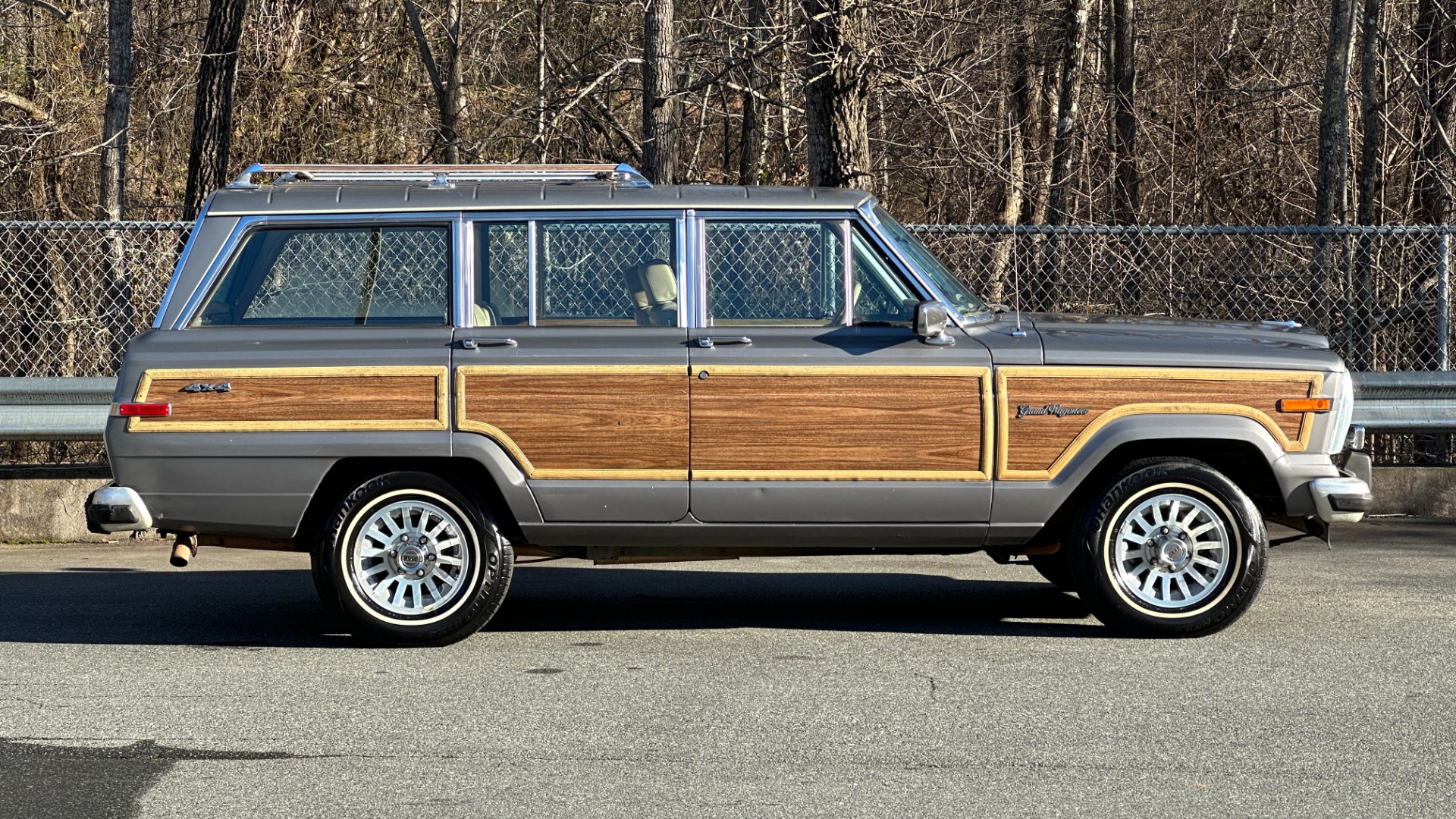 Used 1990 Jeep 5.9L V8 ENGINE / LEATHER AND CLOTH / WOOD SIDING / 4WD for sale $15,995 at Formula Imports in Charlotte NC 28227 6