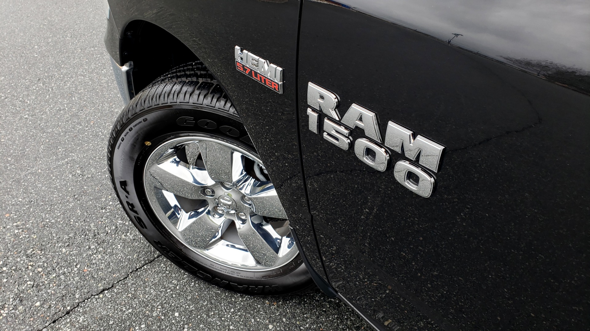 Used 2016 Ram 1500 BIG HORN 5.7L HEMI CREW CAB / HTD STS / NAV / REAVIEW for sale Sold at Formula Imports in Charlotte NC 28227 11