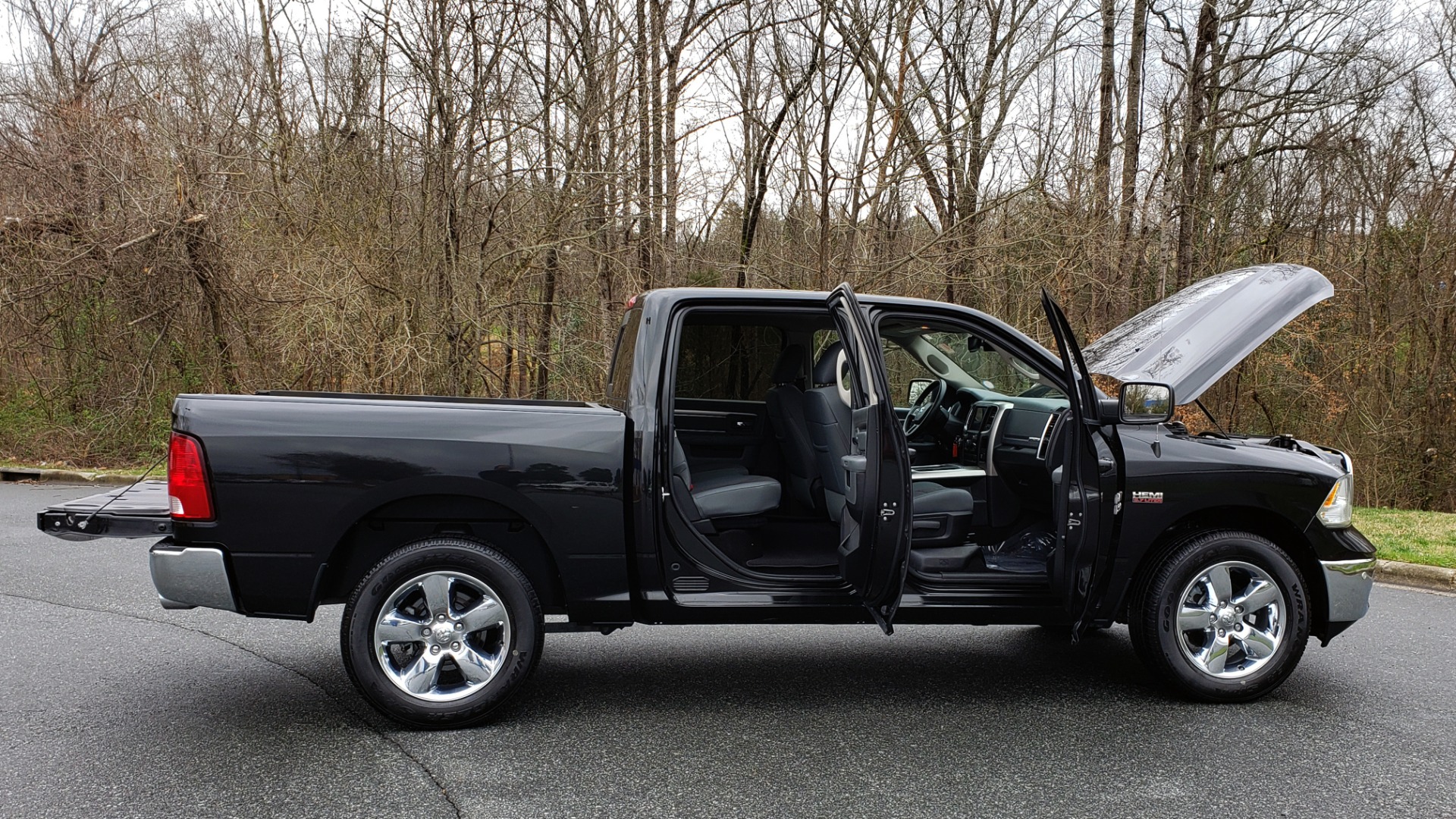 Used 2016 Ram 1500 BIG HORN 5.7L HEMI CREW CAB / HTD STS / NAV / REAVIEW for sale Sold at Formula Imports in Charlotte NC 28227 12