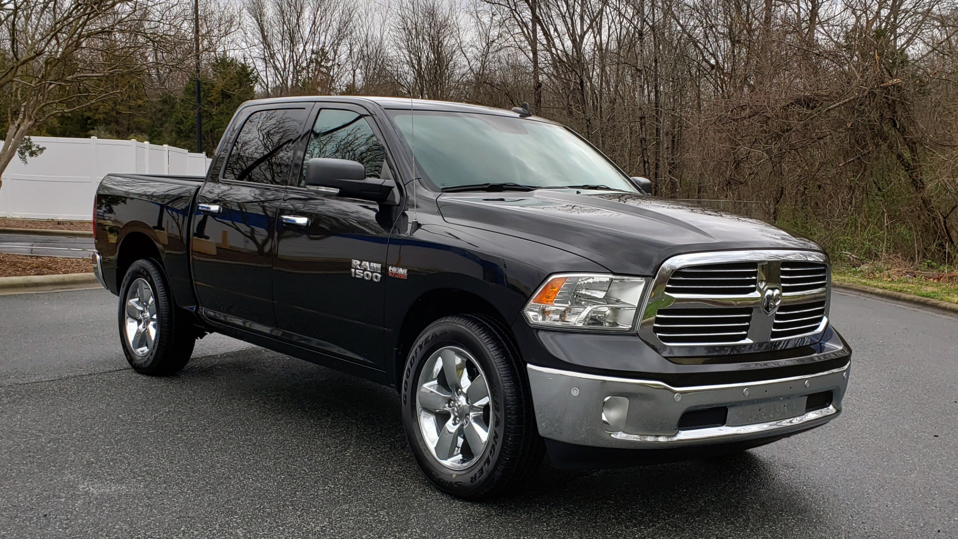 Used 2016 Ram 1500 BIG HORN 5.7L HEMI CREW CAB / HTD STS / NAV / REAVIEW for sale Sold at Formula Imports in Charlotte NC 28227 4