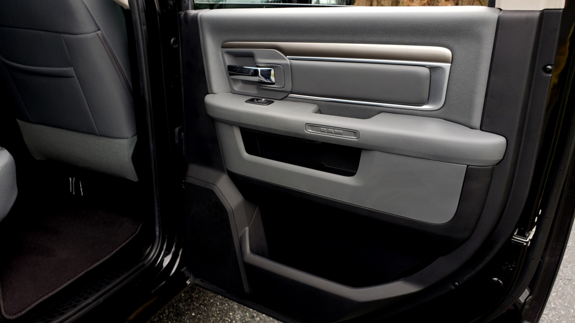 Used 2016 Ram 1500 BIG HORN 5.7L HEMI CREW CAB / HTD STS / NAV / REAVIEW for sale Sold at Formula Imports in Charlotte NC 28227 67