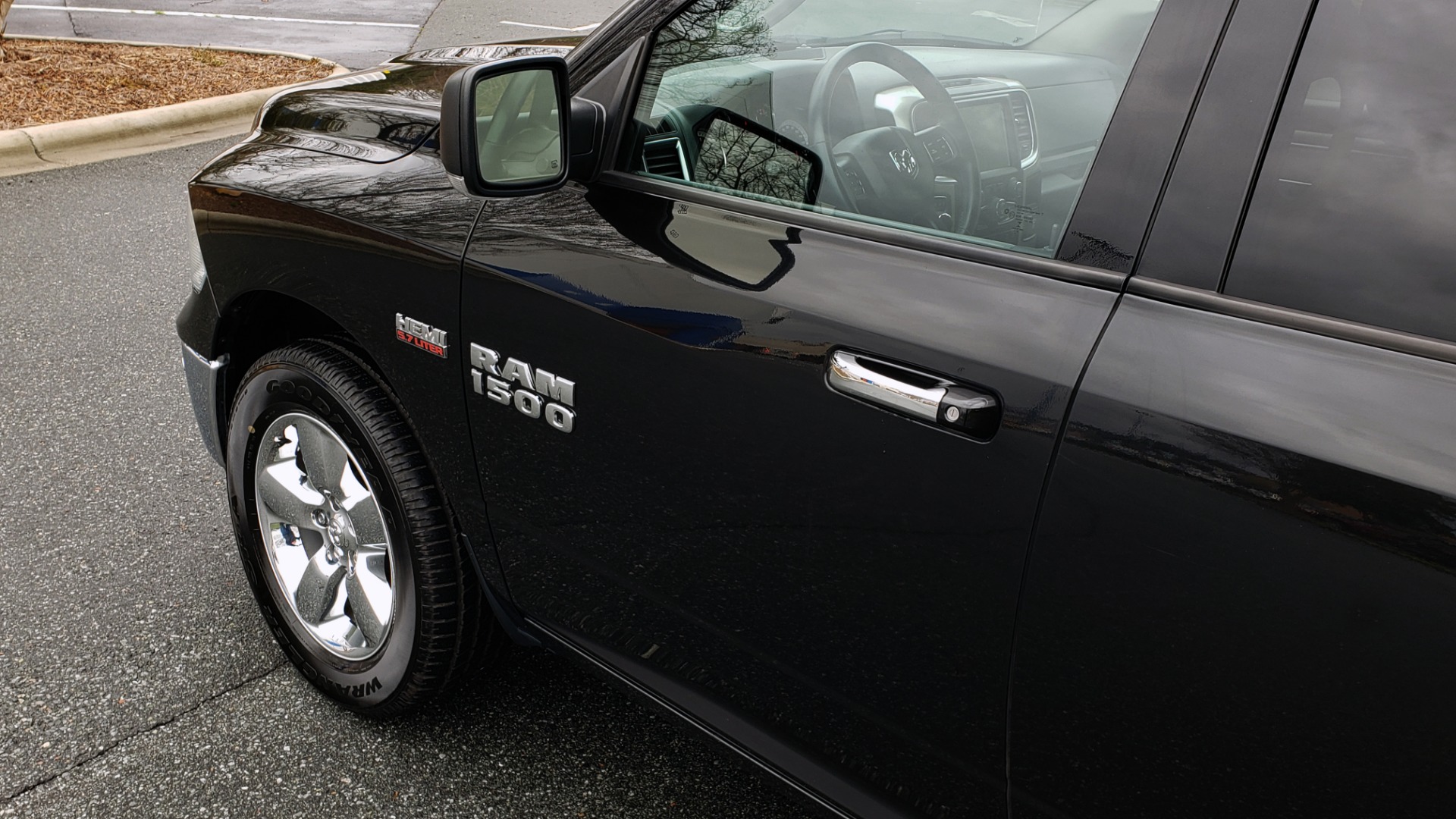Used 2016 Ram 1500 BIG HORN 5.7L HEMI CREW CAB / HTD STS / NAV / REAVIEW for sale Sold at Formula Imports in Charlotte NC 28227 7