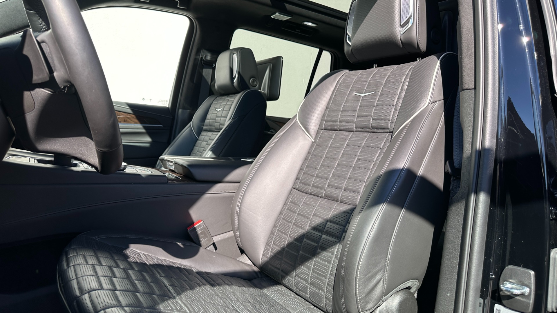 Used 2022 Cadillac Escalade SPORT PLATINUM / NIGHT VISION / BLACKOUT / PERFORMANCE / HEAVY DUTY TRAILER for sale $127,995 at Formula Imports in Charlotte NC 28227 13