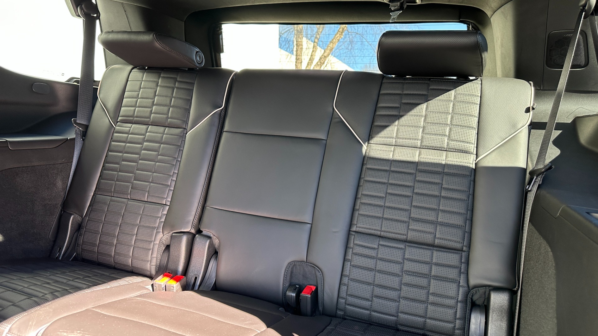 Used 2022 Cadillac Escalade SPORT PLATINUM / NIGHT VISION / BLACKOUT / PERFORMANCE / HEAVY DUTY TRAILER for sale $127,995 at Formula Imports in Charlotte NC 28227 25