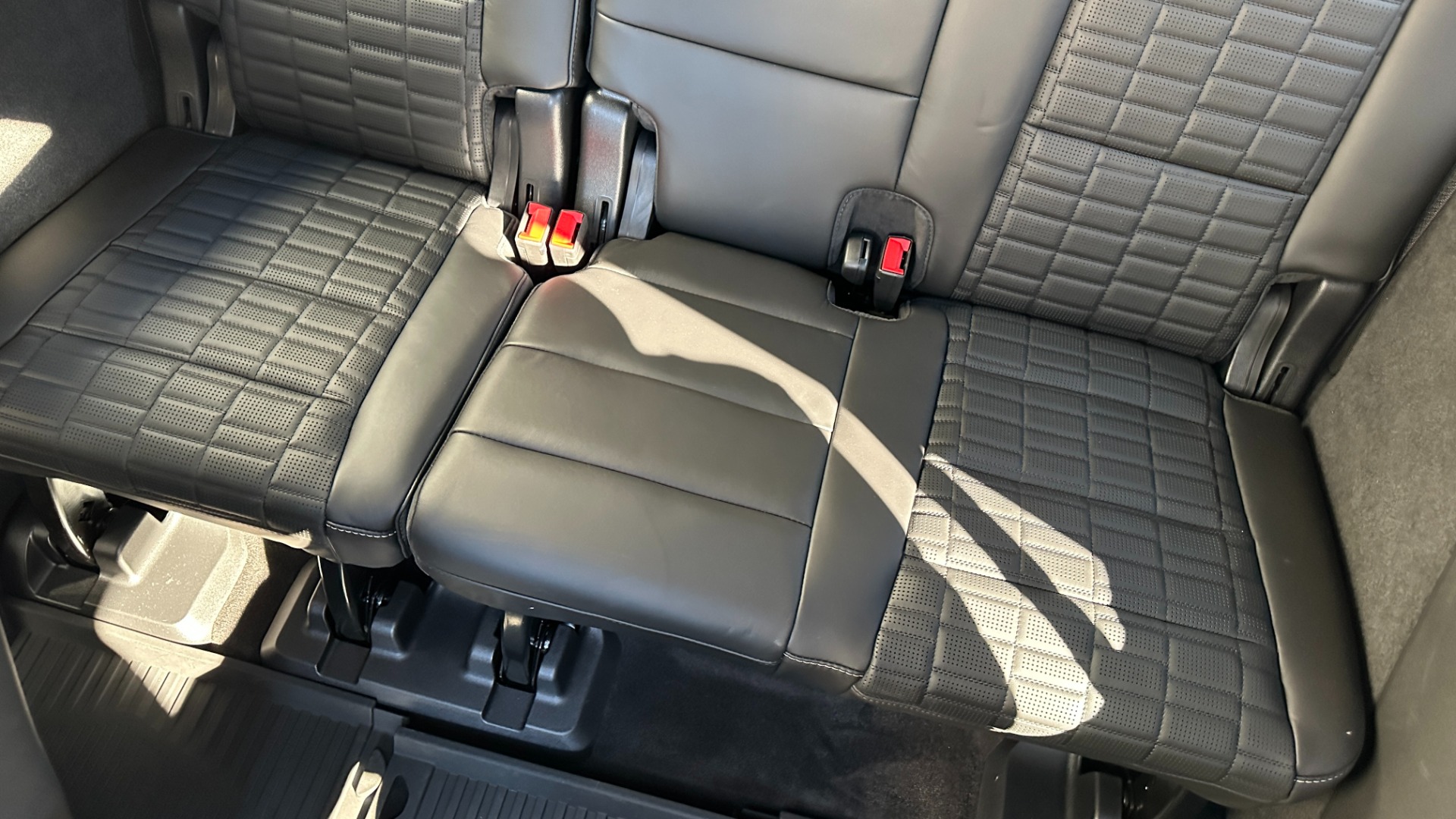 Used 2022 Cadillac Escalade SPORT PLATINUM / NIGHT VISION / BLACKOUT / PERFORMANCE / HEAVY DUTY TRAILER for sale $127,995 at Formula Imports in Charlotte NC 28227 27