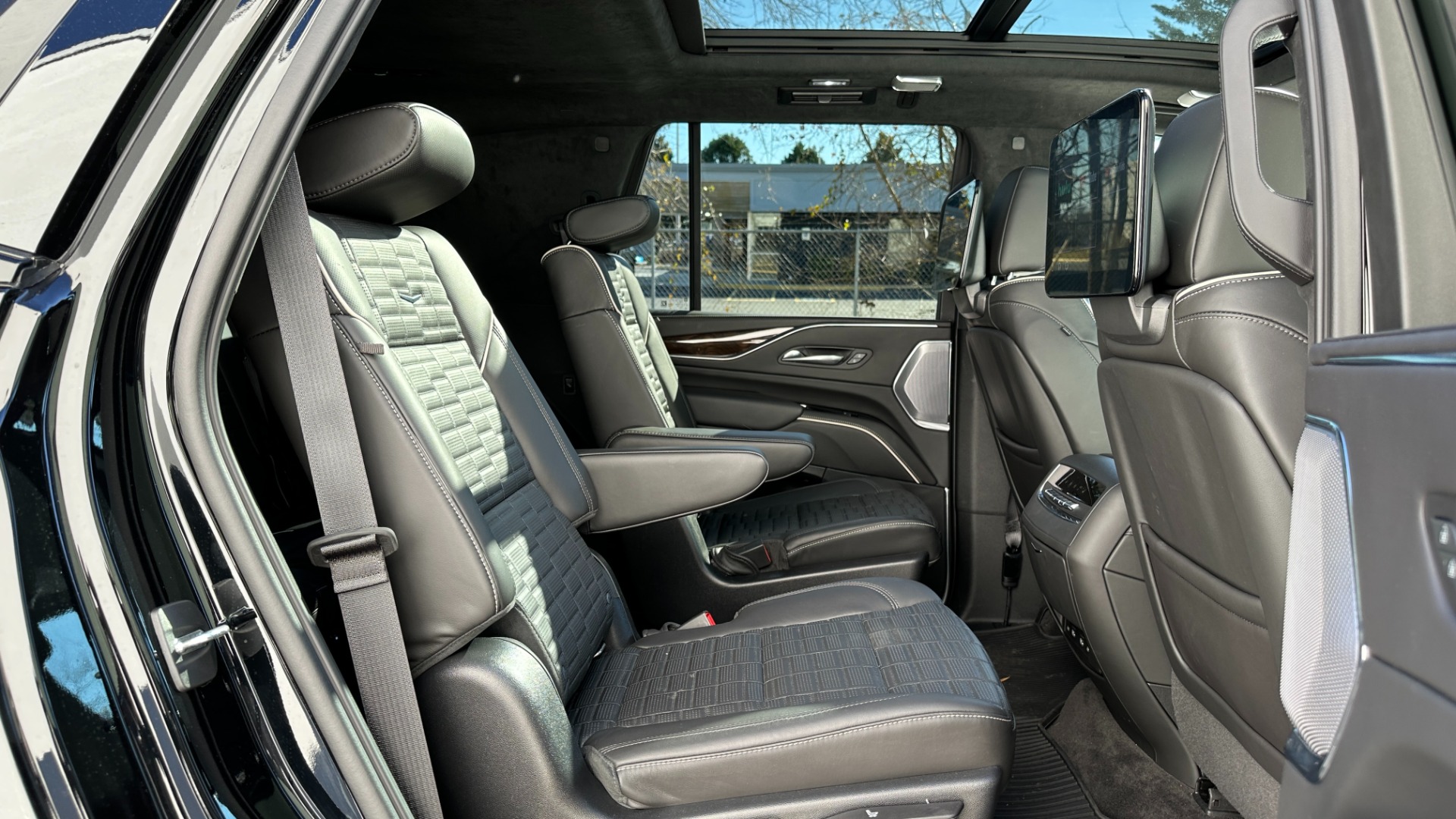 Used 2022 Cadillac Escalade SPORT PLATINUM / NIGHT VISION / BLACKOUT / PERFORMANCE / HEAVY DUTY TRAILER for sale $127,995 at Formula Imports in Charlotte NC 28227 28