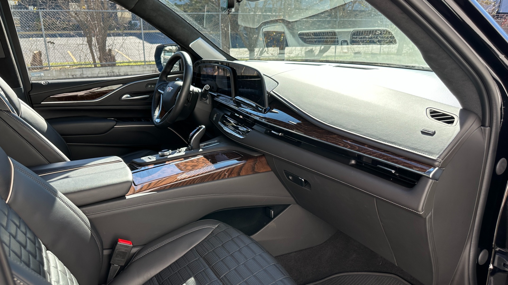 Used 2022 Cadillac Escalade SPORT PLATINUM / NIGHT VISION / BLACKOUT / PERFORMANCE / HEAVY DUTY TRAILER for sale $127,995 at Formula Imports in Charlotte NC 28227 31
