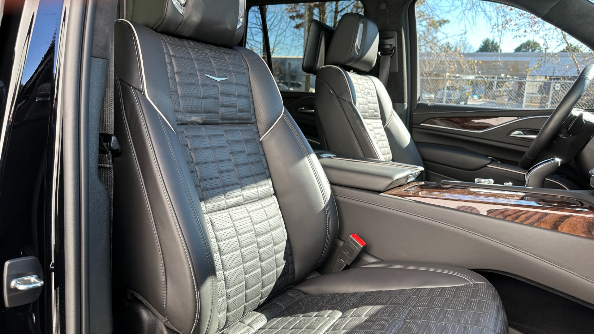 Used 2022 Cadillac Escalade SPORT PLATINUM / NIGHT VISION / BLACKOUT / PERFORMANCE / HEAVY DUTY TRAILER for sale $127,995 at Formula Imports in Charlotte NC 28227 33