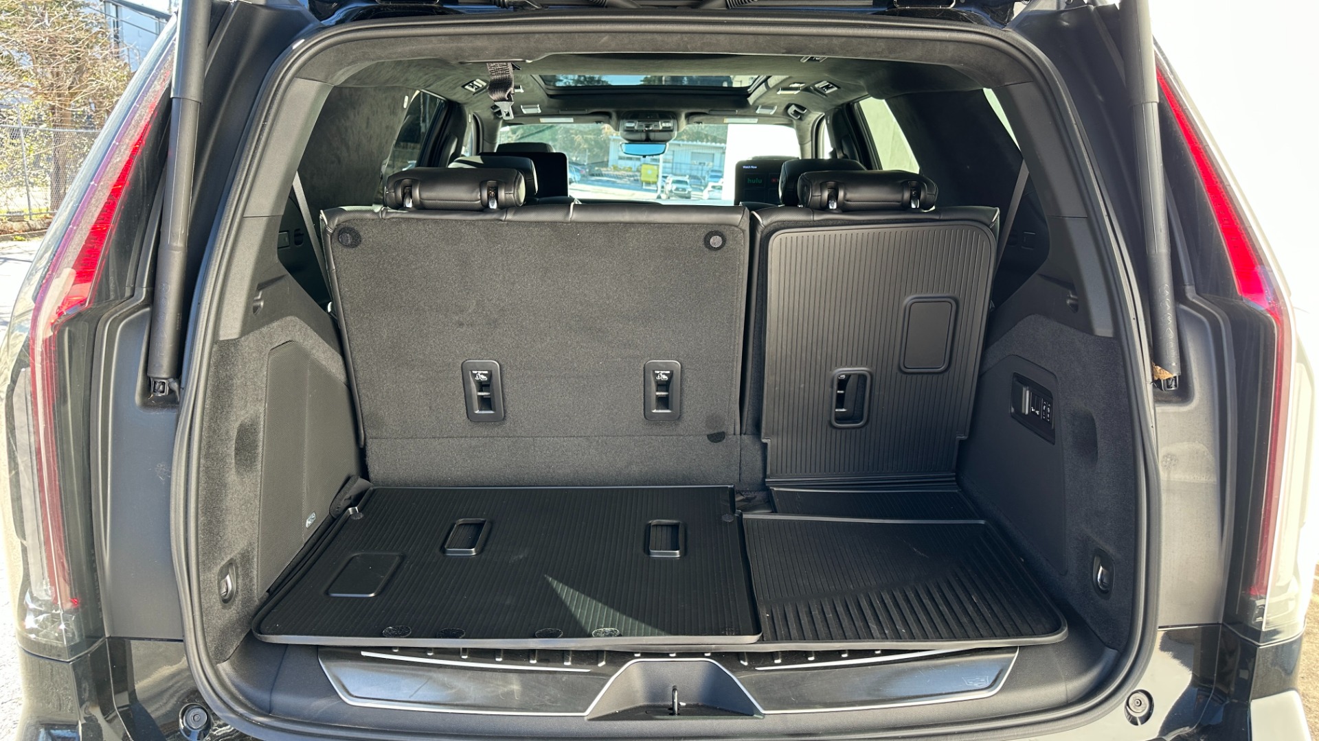 Used 2022 Cadillac Escalade SPORT PLATINUM / NIGHT VISION / BLACKOUT / PERFORMANCE / HEAVY DUTY TRAILER for sale $127,995 at Formula Imports in Charlotte NC 28227 36