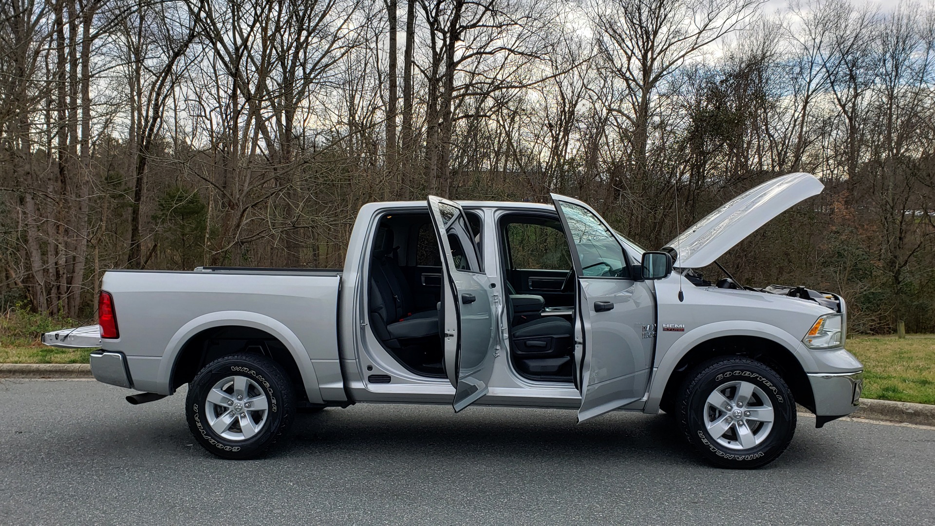 Used 2016 Ram 1500 OUTDOORSMAN 4X4 / CREW CAB / REARVIEW / HTD STS for sale Sold at Formula Imports in Charlotte NC 28227 11