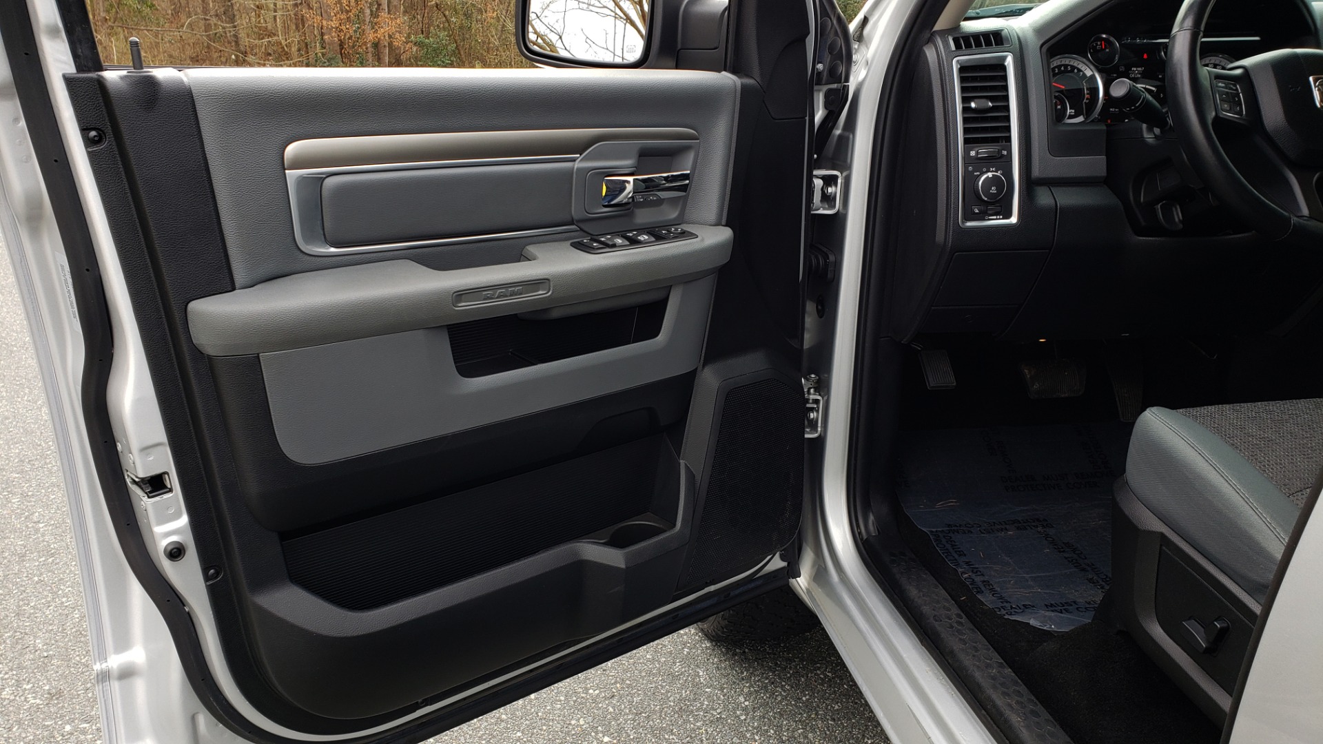 Used 2016 Ram 1500 OUTDOORSMAN 4X4 / CREW CAB / REARVIEW / HTD STS for sale Sold at Formula Imports in Charlotte NC 28227 29