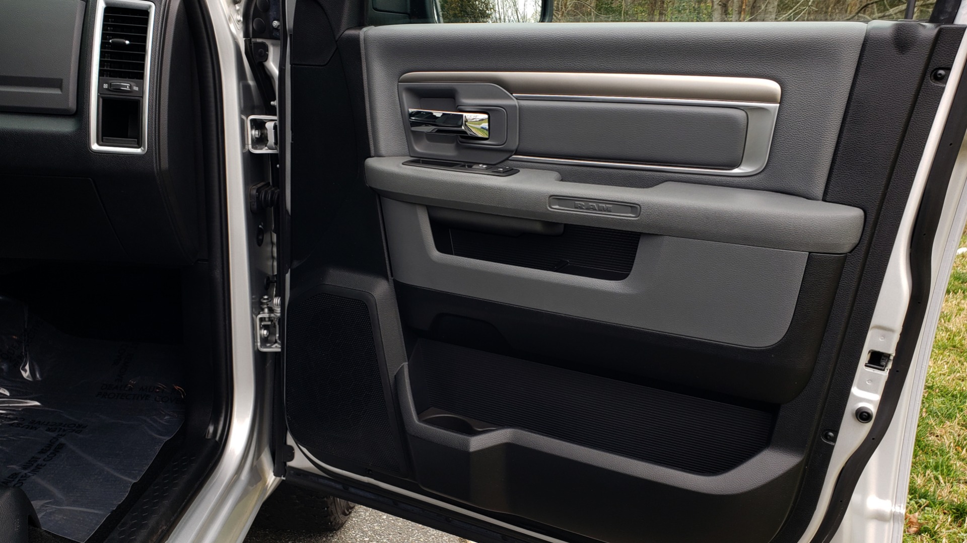 Used 2016 Ram 1500 OUTDOORSMAN 4X4 / CREW CAB / REARVIEW / HTD STS for sale Sold at Formula Imports in Charlotte NC 28227 61