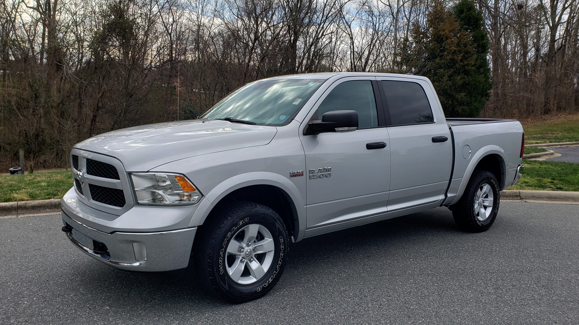 Used 2016 Ram 1500 OUTDOORSMAN 4X4 / CREW CAB / REARVIEW / HTD STS for sale Sold at Formula Imports in Charlotte NC 28227 1