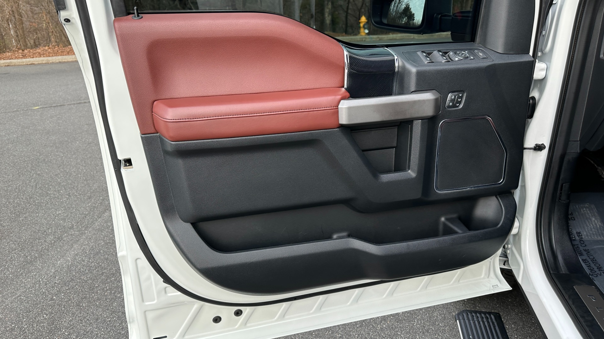 Used 2021 Ford Super Duty F-250 SRW PLATINUM / FX4 OFFROAD / 6.7L DIESEL / PWR SIDE STEPS / MASSAGE for sale $78,995 at Formula Imports in Charlotte NC 28227 10