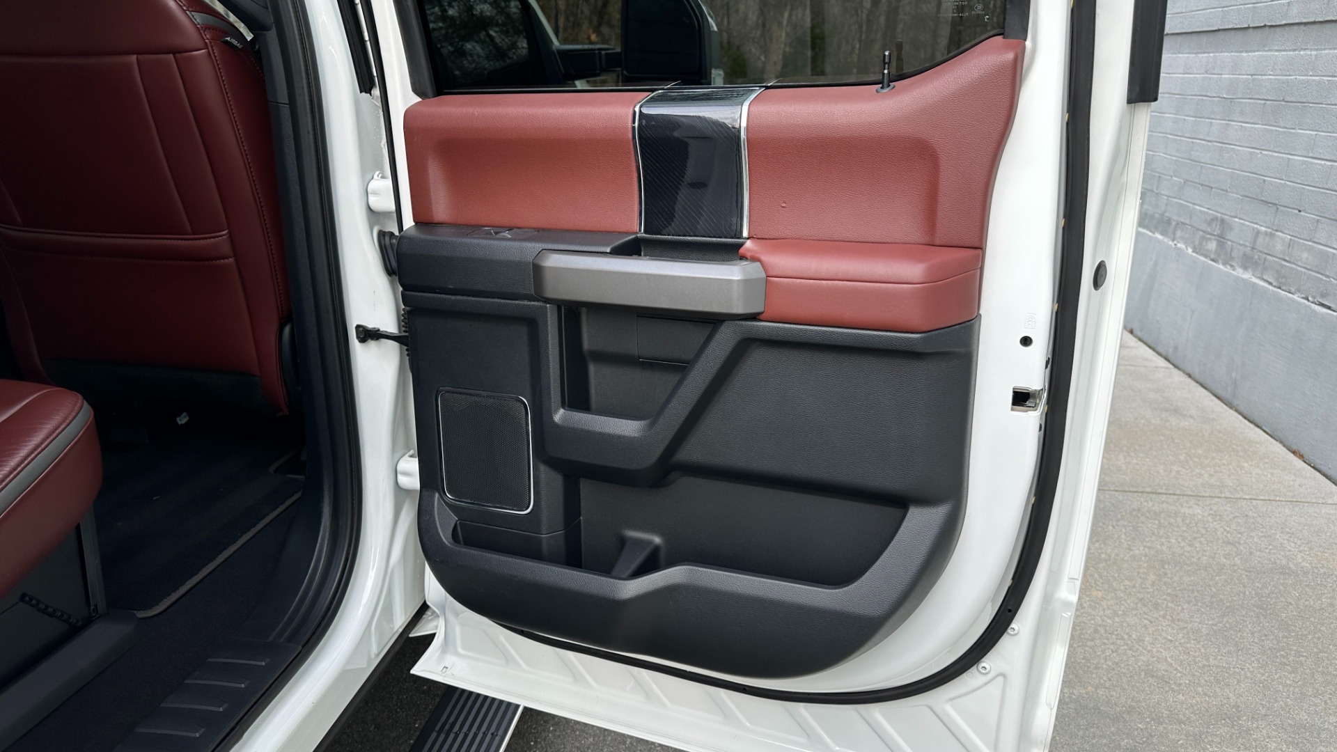 Used 2021 Ford Super Duty F-250 SRW PLATINUM / FX4 OFFROAD / 6.7L DIESEL / PWR SIDE STEPS / MASSAGE for sale $78,995 at Formula Imports in Charlotte NC 28227 22