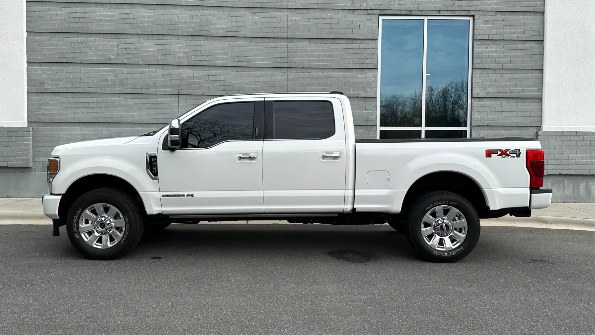 Used 2021 Ford Super Duty F-250 SRW PLATINUM / FX4 OFFROAD / 6.7L DIESEL / PWR SIDE STEPS / MASSAGE for sale $78,995 at Formula Imports in Charlotte NC 28227 3