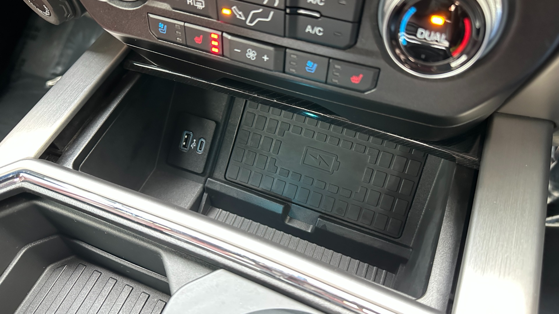 Used 2021 Ford Super Duty F-250 SRW PLATINUM / FX4 OFFROAD / 6.7L DIESEL / PWR SIDE STEPS / MASSAGE for sale $78,995 at Formula Imports in Charlotte NC 28227 33