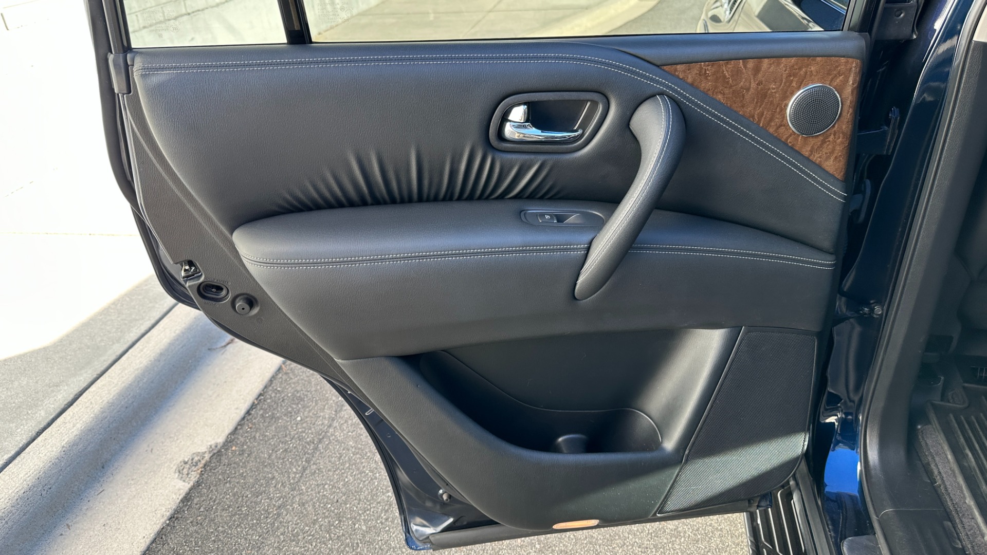 Used 2016 INFINITI QX80 LIMITED / 22IN WHEELS / THEATER PACKAGE / DRIVER ASSISTANCE / V8 / 4WD for sale $33,995 at Formula Imports in Charlotte NC 28227 26