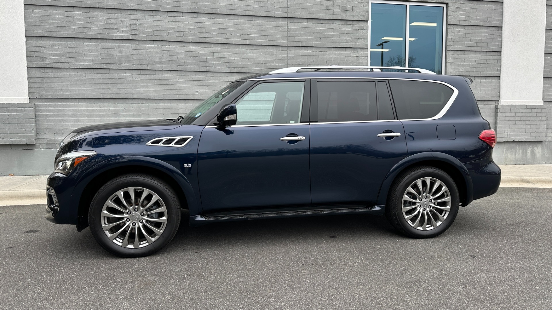 Used 2016 INFINITI QX80 LIMITED / 22IN WHEELS / THEATER PACKAGE / DRIVER ASSISTANCE / V8 / 4WD for sale $33,995 at Formula Imports in Charlotte NC 28227 3