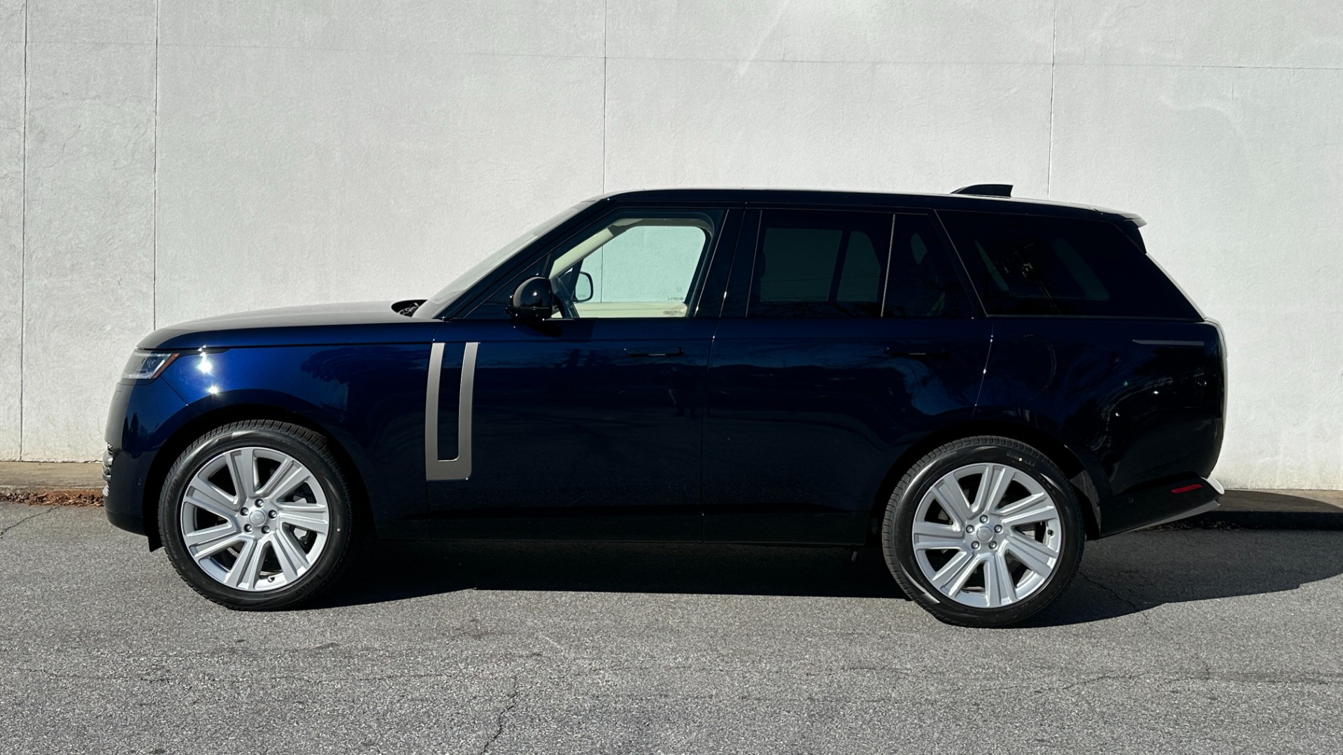Used 2023 Land Rover Range Rover SE / SWB / P530 / PREMIUM / TECHNOLOGY / ADVANCED TOW for sale Sold at Formula Imports in Charlotte NC 28227 3