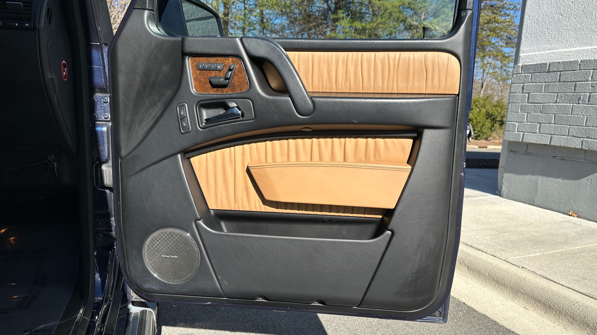 Used 2015 Mercedes-Benz G-Class G550 / DESIGNO NAPPA LEATHER / DESIGNO HEADLINER / HEATED STEERING / NAV / for sale Sold at Formula Imports in Charlotte NC 28227 27
