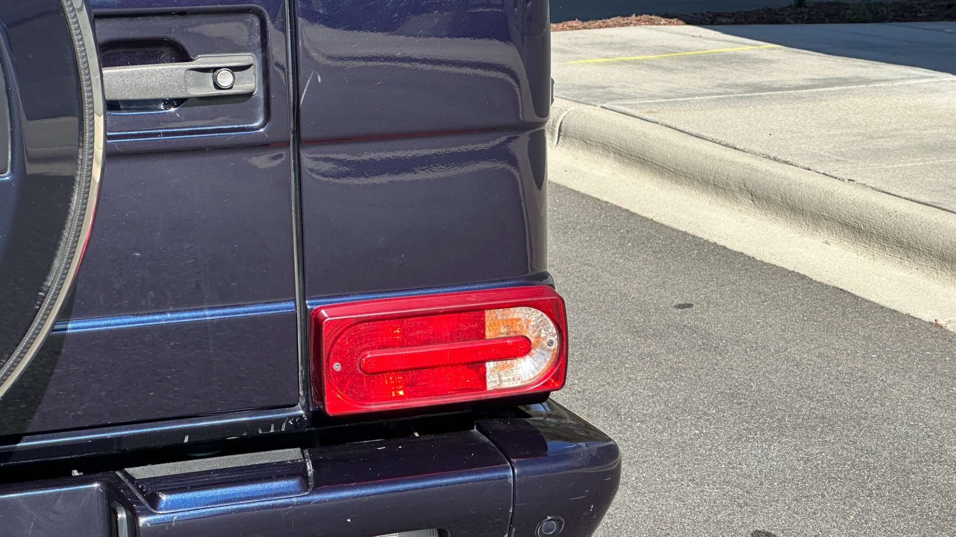 Used 2015 Mercedes-Benz G-Class G550 / DESIGNO NAPPA LEATHER / DESIGNO HEADLINER / HEATED STEERING / NAV / for sale Sold at Formula Imports in Charlotte NC 28227 35