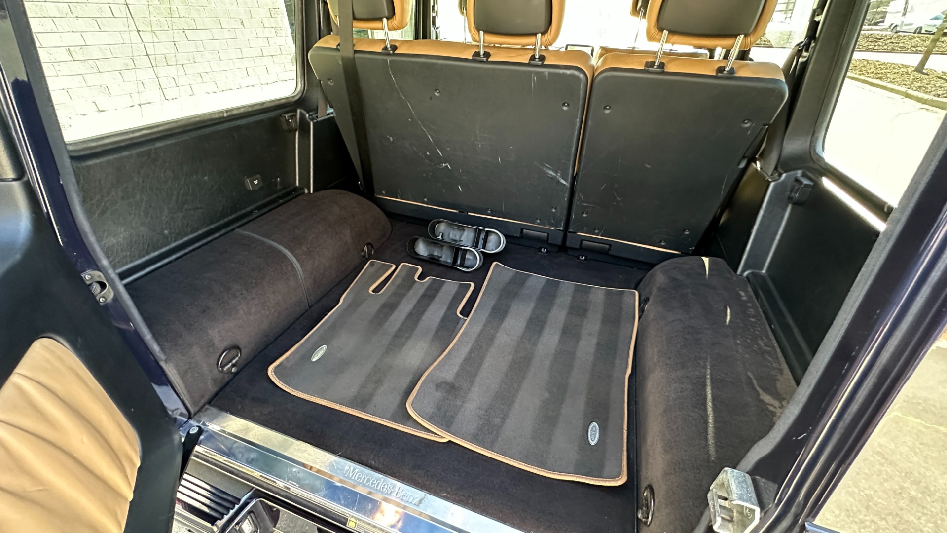 Used 2015 Mercedes-Benz G-Class G550 / DESIGNO NAPPA LEATHER / DESIGNO HEADLINER / HEATED STEERING / NAV /  for sale Sold at Formula Imports in Charlotte NC 28227 39