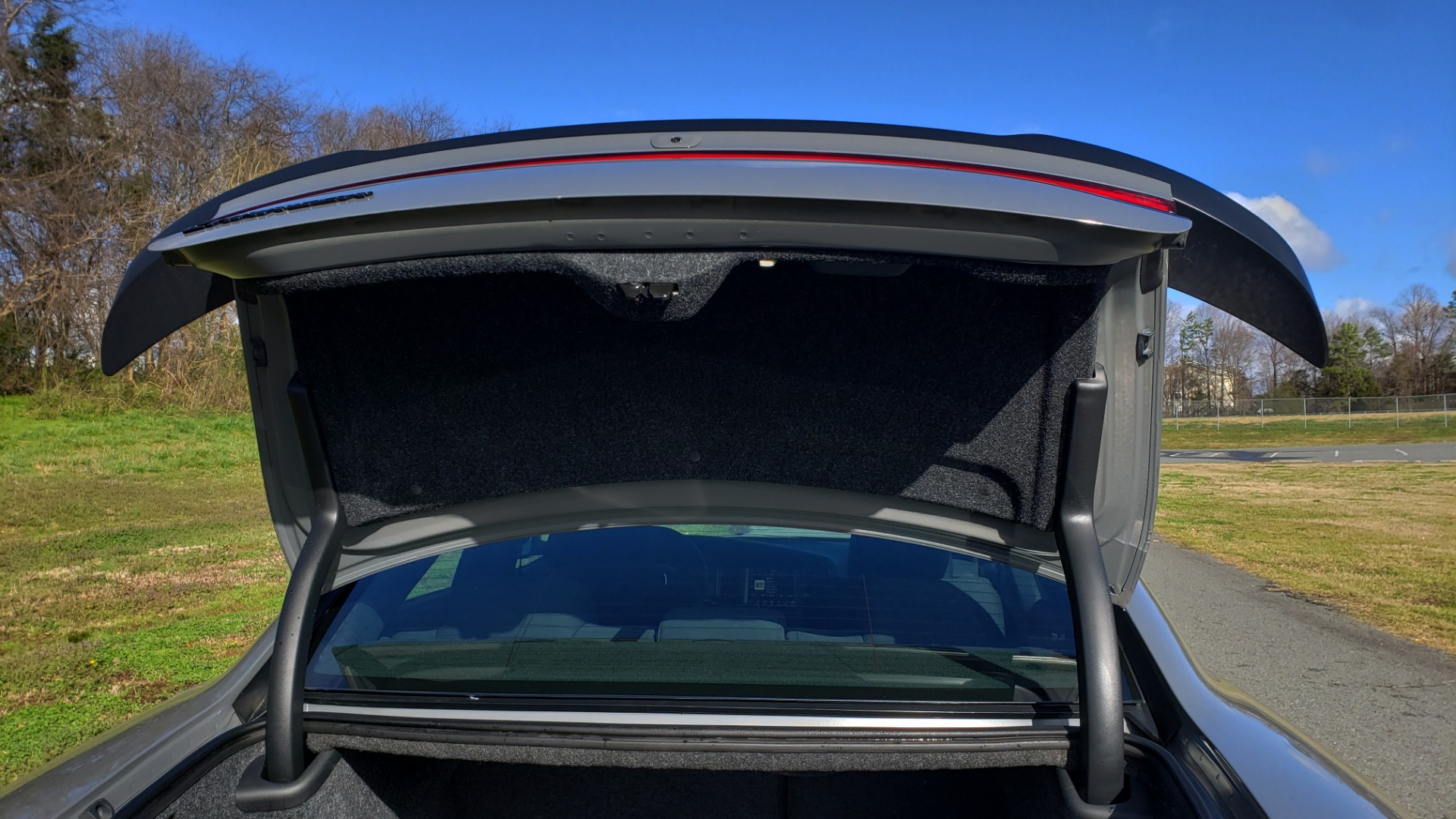 Used 2018 Dodge CHARGER SXT PLUS W/BLACKTOP / V6 / AUTO / KEYLESS-GO / PARK ASST for sale Sold at Formula Imports in Charlotte NC 28227 16