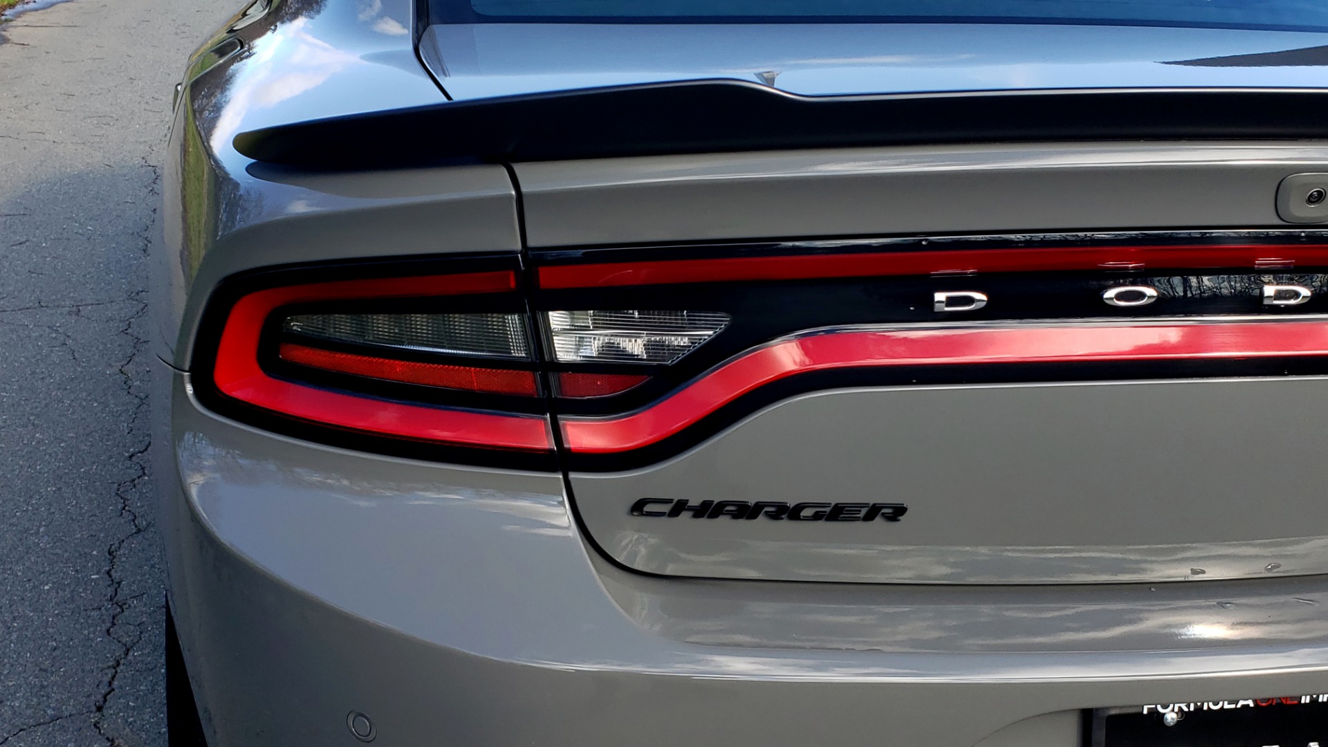 Used 2018 Dodge CHARGER SXT PLUS W/BLACKTOP / V6 / AUTO / KEYLESS-GO / PARK ASST for sale Sold at Formula Imports in Charlotte NC 28227 19