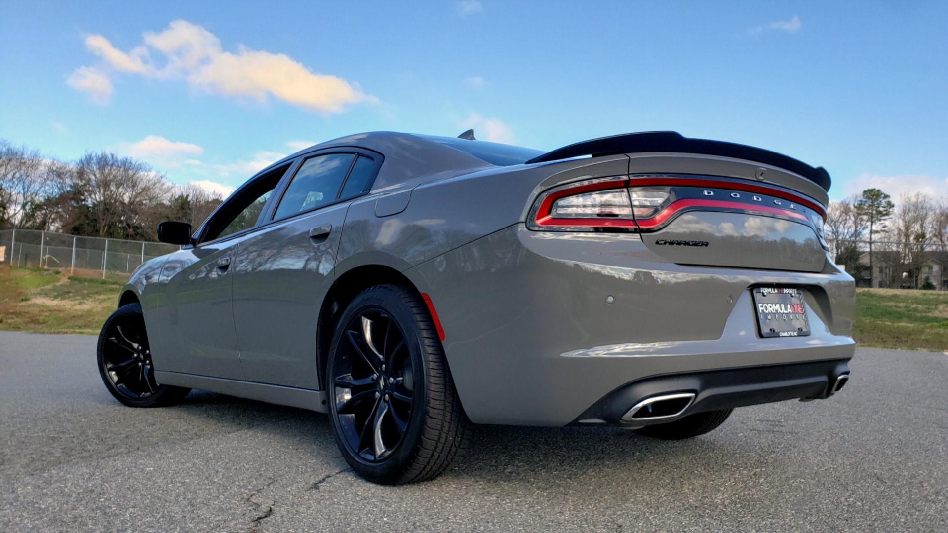 Used 2018 Dodge CHARGER SXT PLUS W/BLACKTOP / V6 / AUTO / KEYLESS-GO / PARK ASST for sale Sold at Formula Imports in Charlotte NC 28227 9