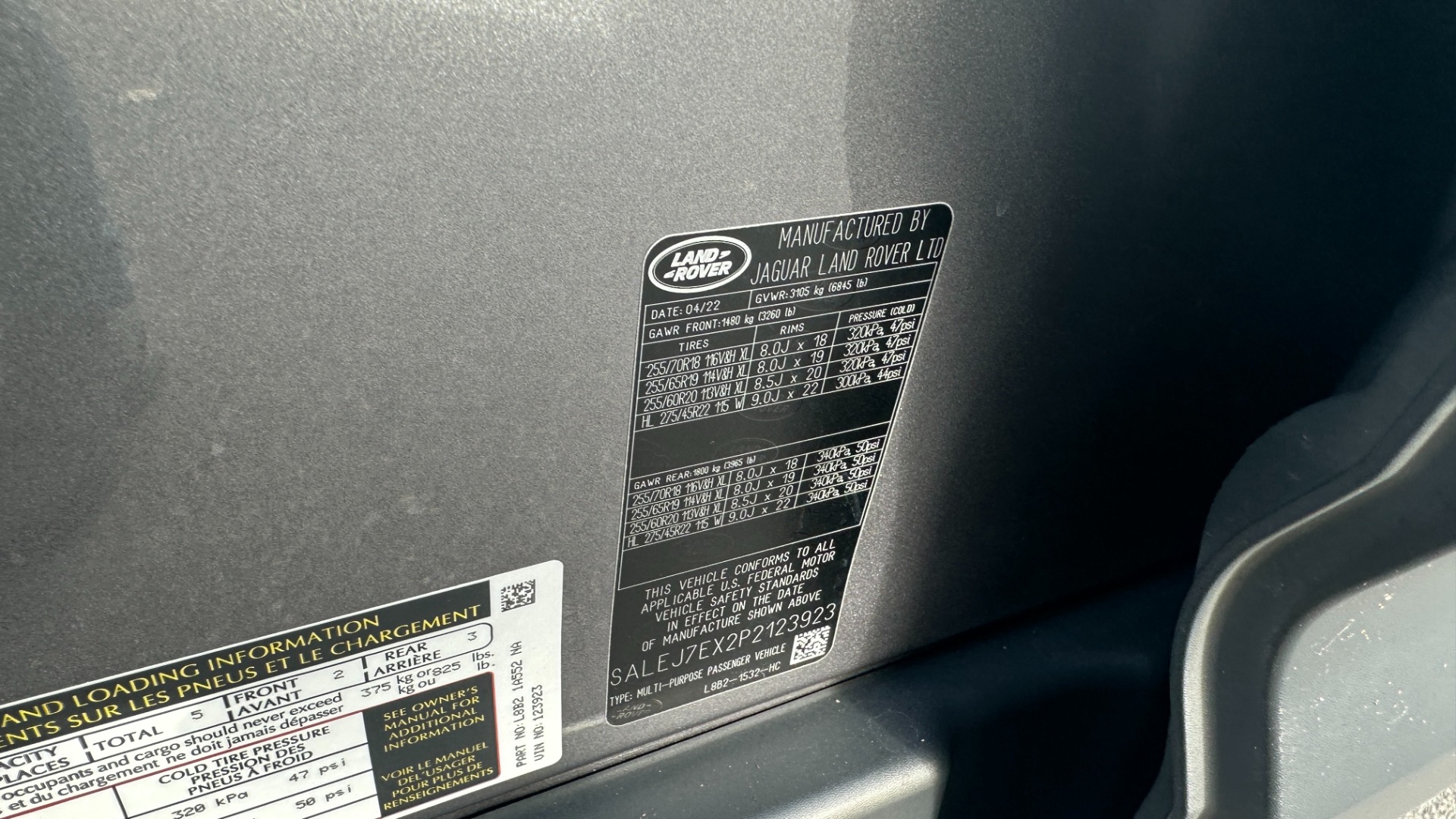 Used 2023 Land Rover Defender S / LED LIGHTS / AIR SUSPENSION / PANORAMIC ROOF / LEATHER / BLACK EXT TRIM for sale Sold at Formula Imports in Charlotte NC 28227 14