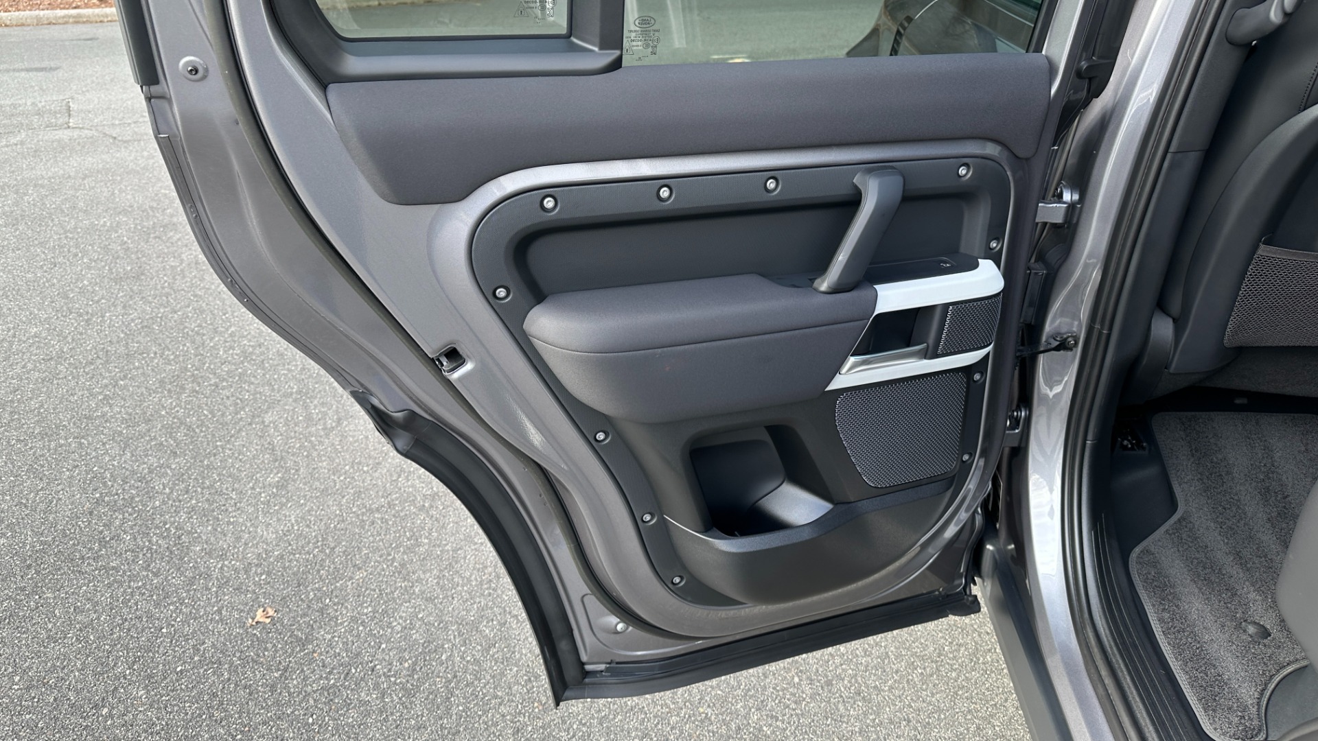 Used 2023 Land Rover Defender S / LED LIGHTS / AIR SUSPENSION / PANORAMIC ROOF / LEATHER / BLACK EXT TRIM for sale $79,999 at Formula Imports in Charlotte NC 28227 23