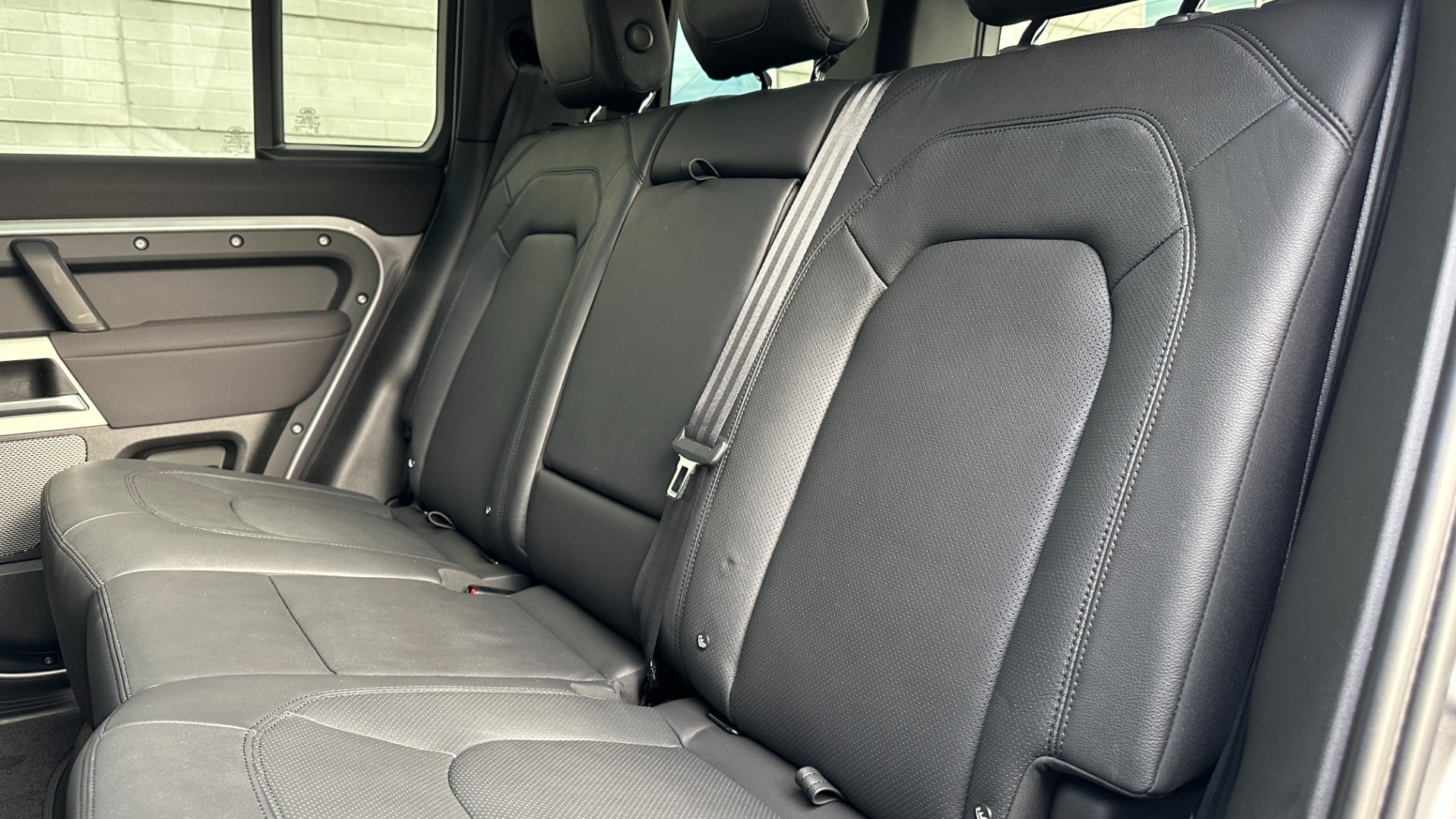 Used 2023 Land Rover Defender S / LED LIGHTS / AIR SUSPENSION / PANORAMIC ROOF / LEATHER / BLACK EXT TRIM for sale $79,999 at Formula Imports in Charlotte NC 28227 25