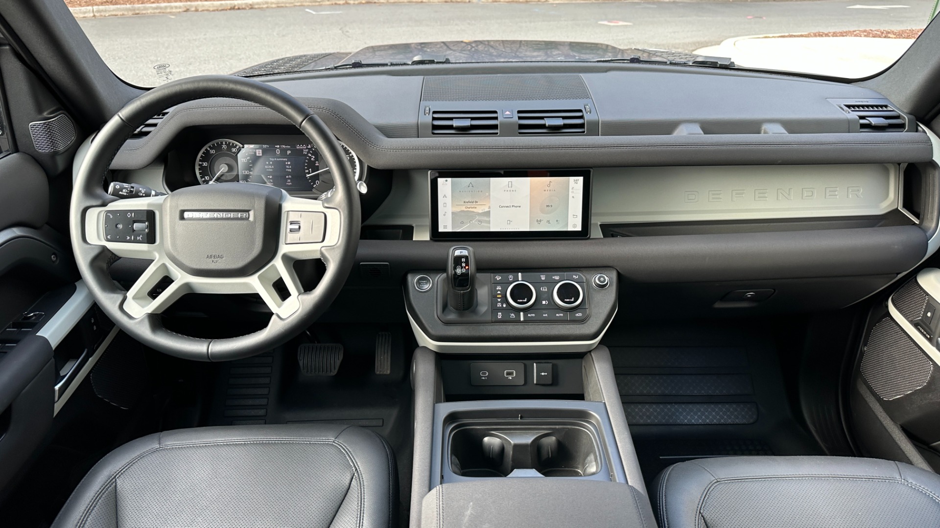 Used 2023 Land Rover Defender S / LED LIGHTS / AIR SUSPENSION / PANORAMIC ROOF / LEATHER / BLACK EXT TRIM for sale $79,999 at Formula Imports in Charlotte NC 28227 27