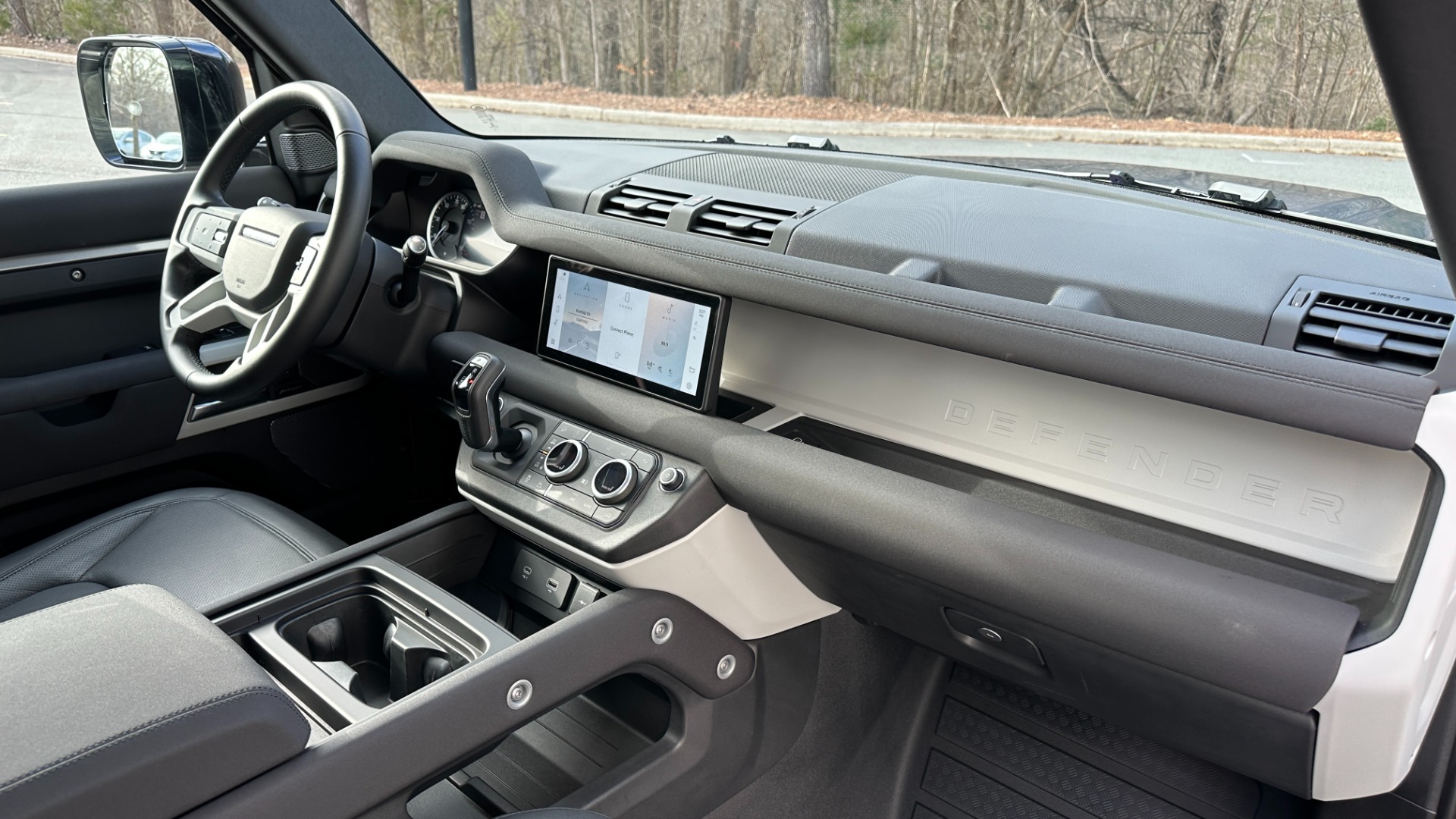 Used 2023 Land Rover Defender S / LED LIGHTS / AIR SUSPENSION / PANORAMIC ROOF / LEATHER / BLACK EXT TRIM for sale $79,999 at Formula Imports in Charlotte NC 28227 32